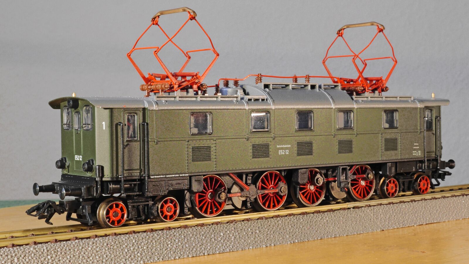 Panasonic Lumix DMC-GH3 sample photo. Old elektrolok, railway, e52 photography