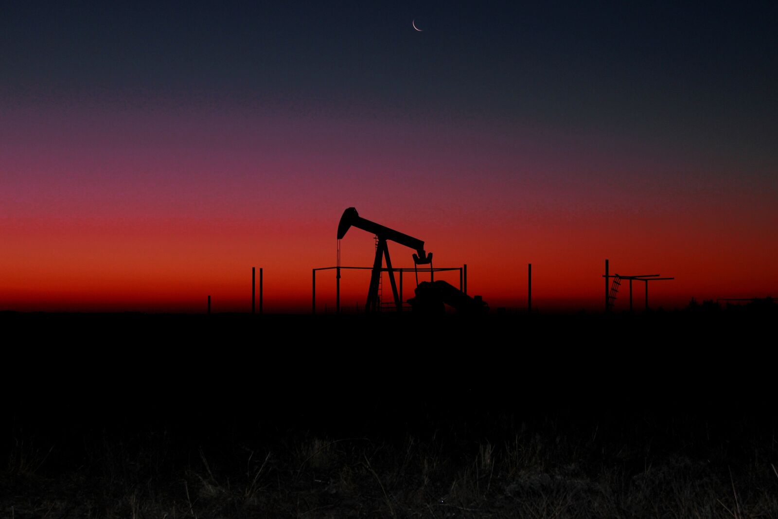 Canon EOS 600D (Rebel EOS T3i / EOS Kiss X5) sample photo. Industry, sunset, fossil fuel photography
