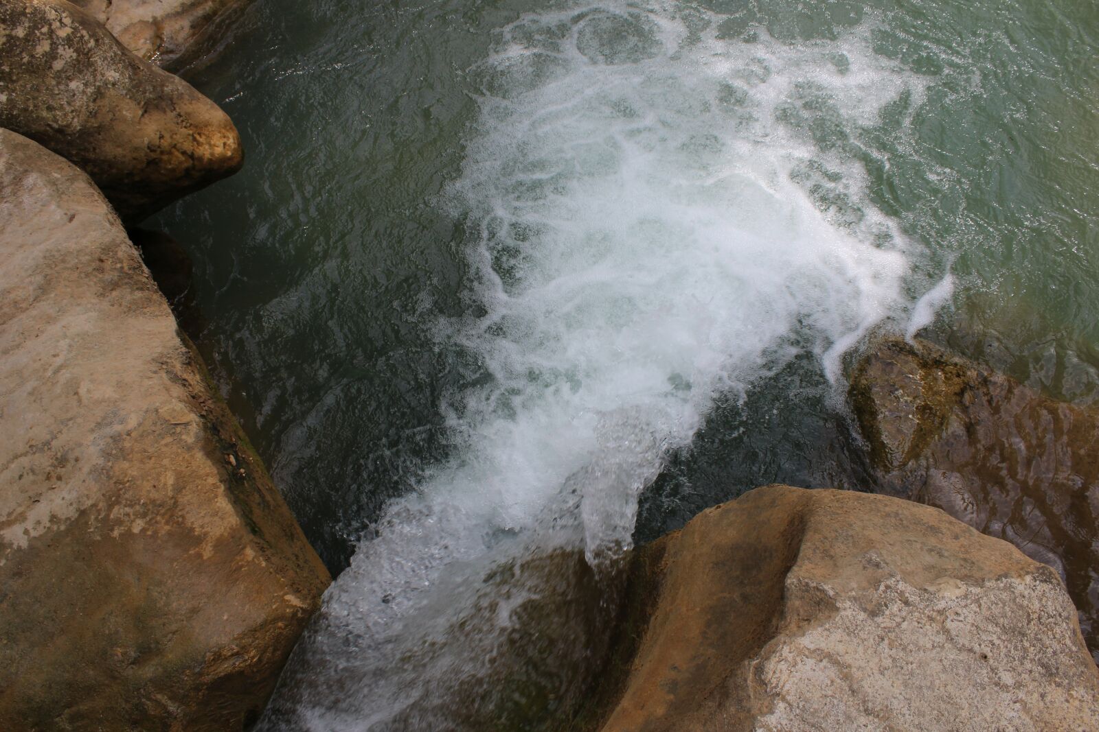 Canon EOS 700D (EOS Rebel T5i / EOS Kiss X7i) + Canon EF-S 18-55mm F3.5-5.6 III sample photo. River, waterfall, nature photography