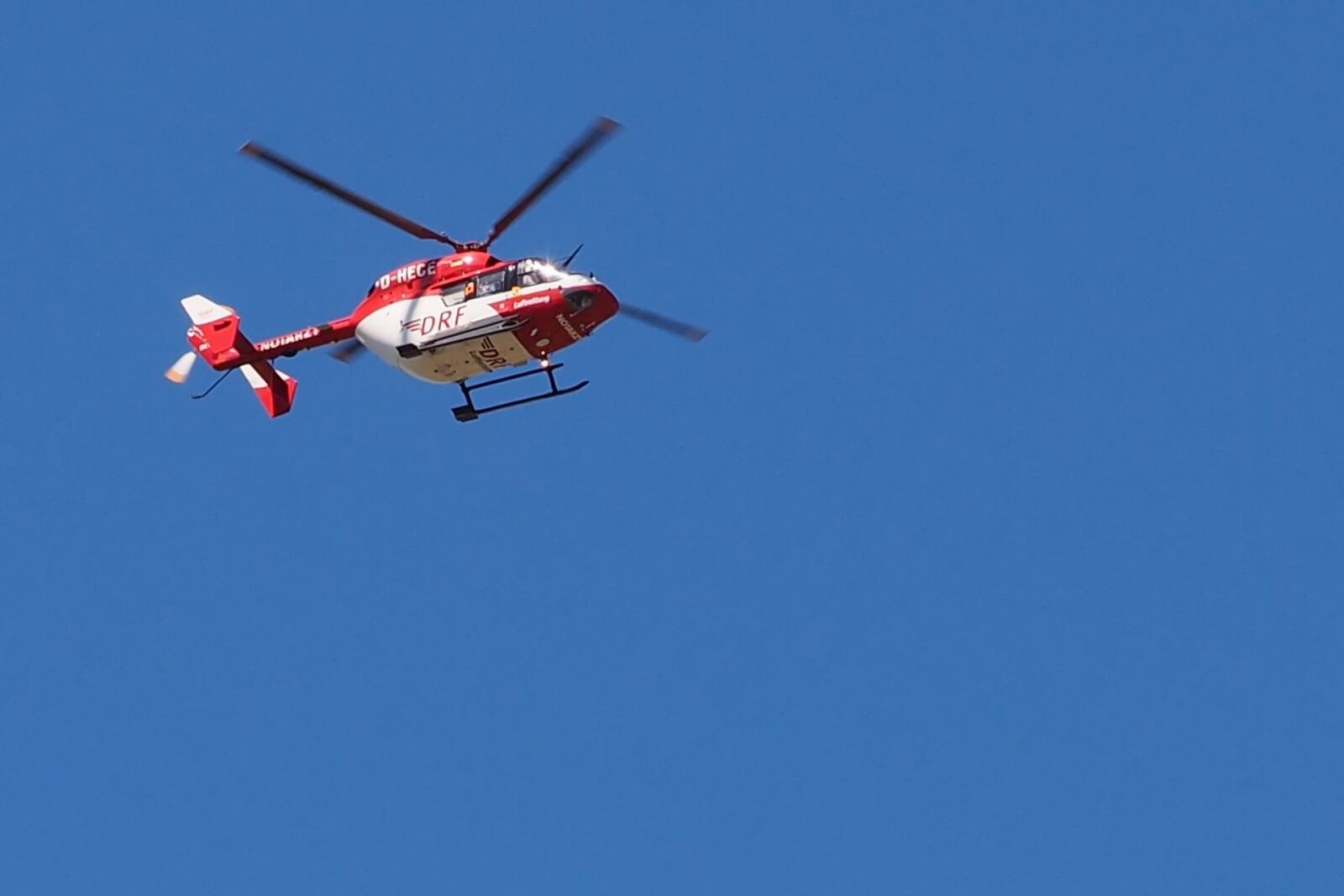 Olympus M.Zuiko Digital ED 60mm F2.8 Macro sample photo. Helicopter, medicopter, rescue helicopter photography