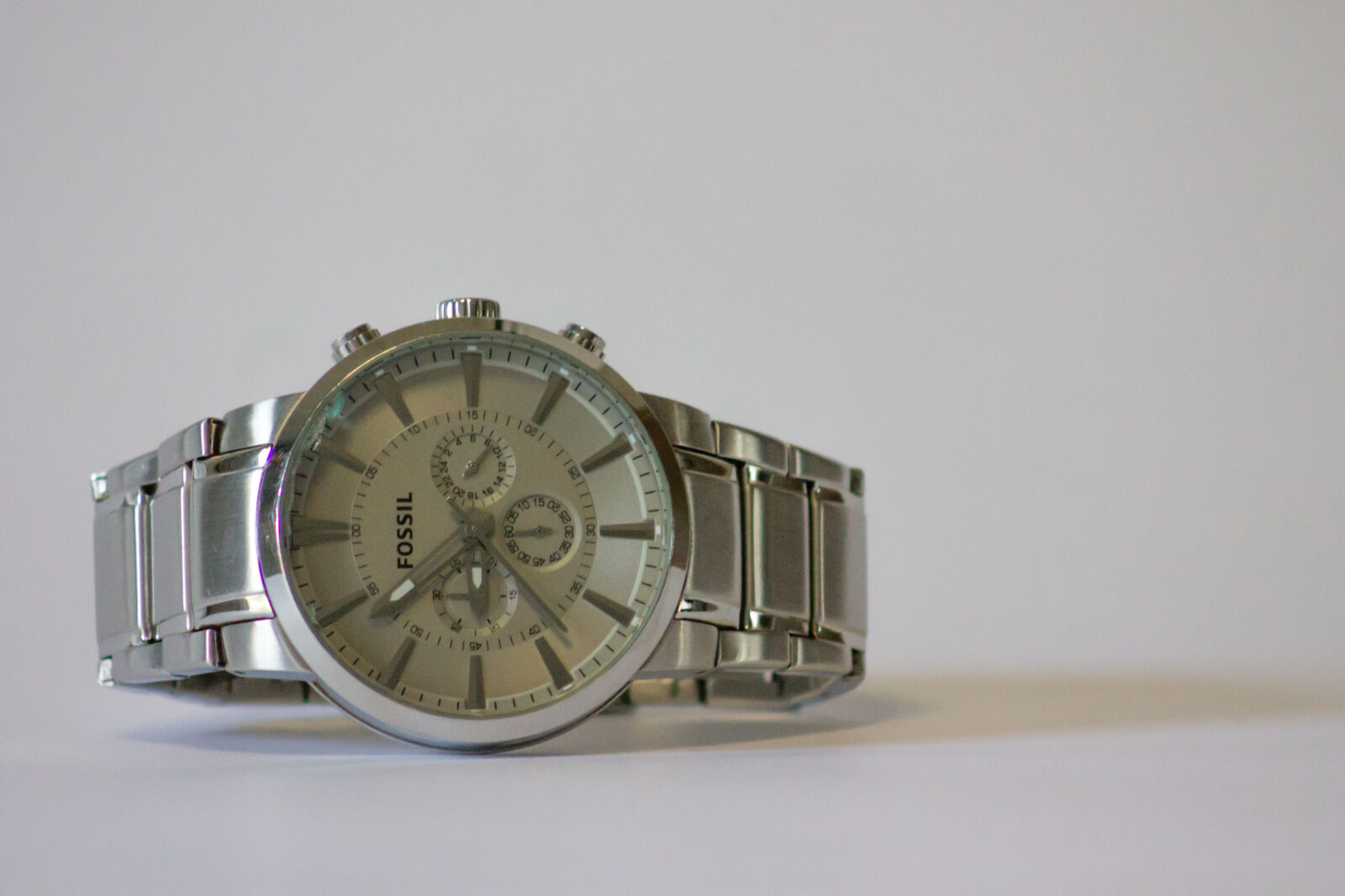 Canon EF 75-300mm f/4-5.6 sample photo. Fashion, item, watch, wristwatch photography