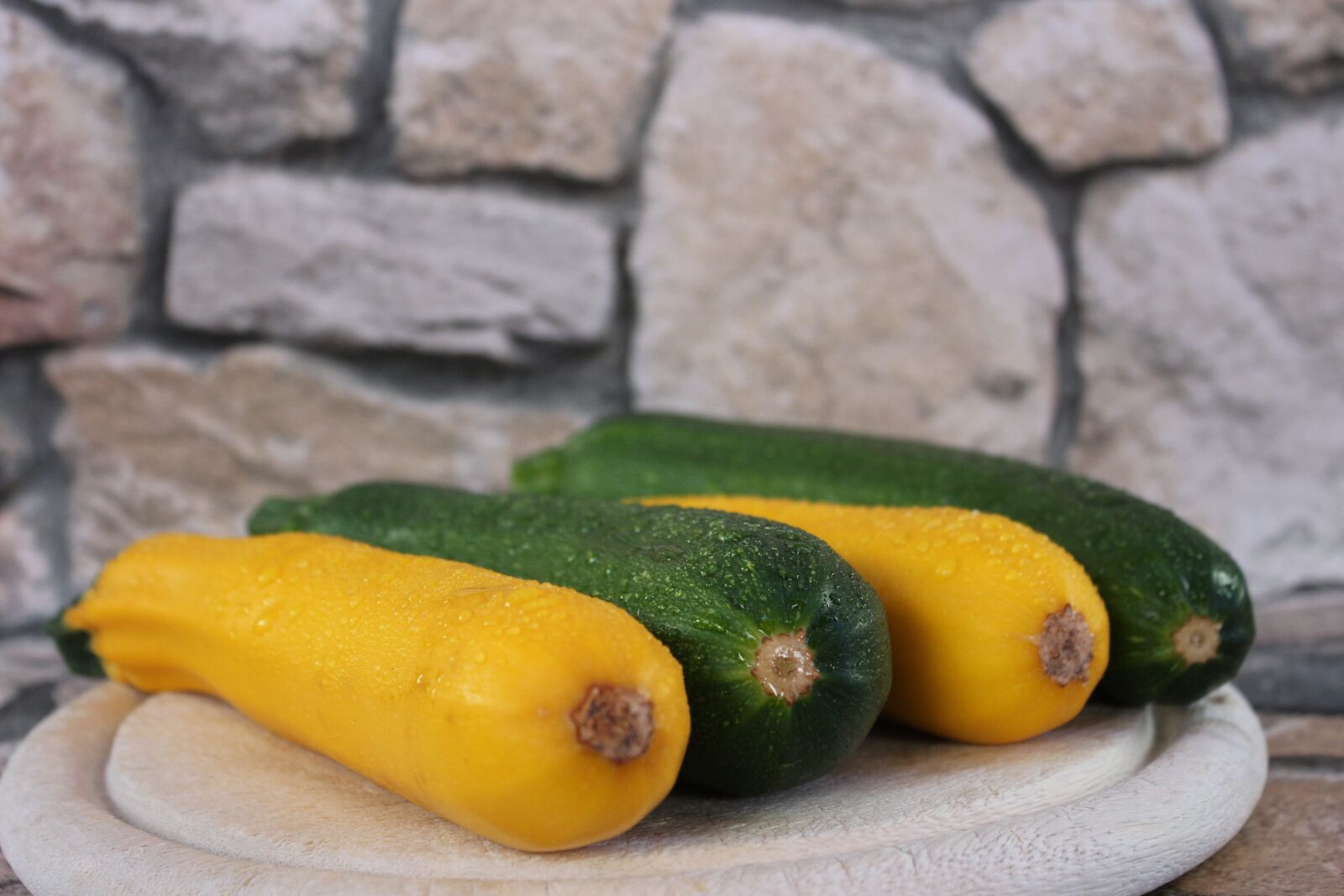 Canon EF-S 18-55mm F3.5-5.6 IS sample photo. Vegetables, zucchini, food photography