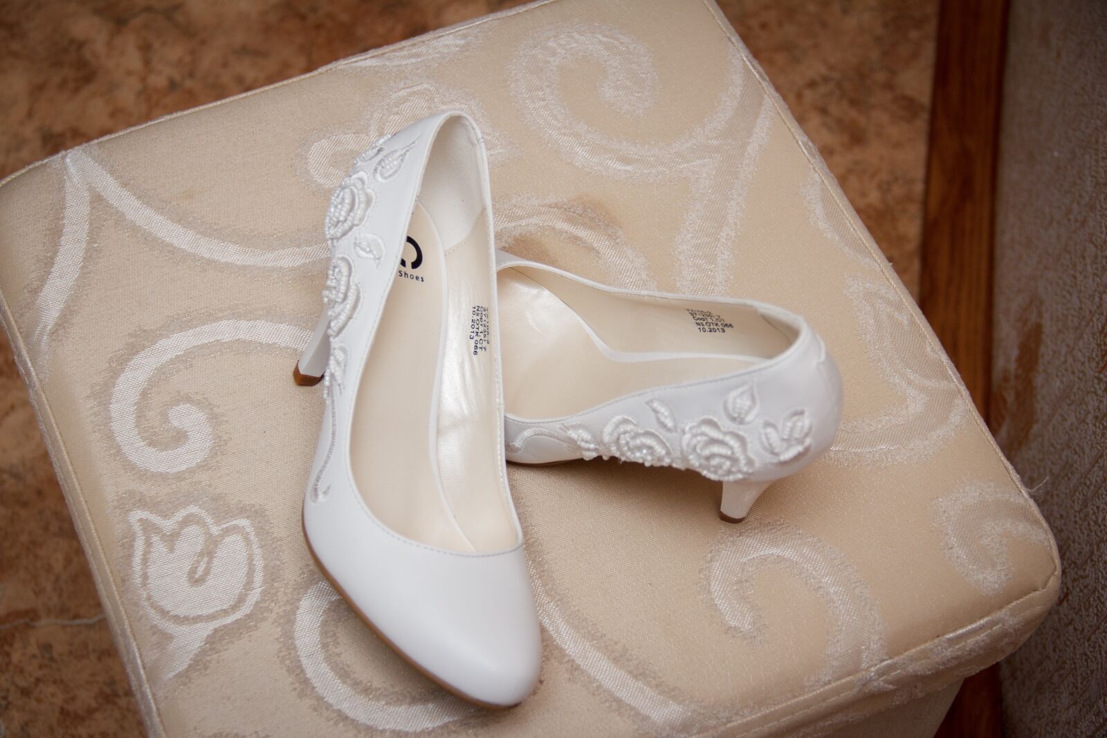 Canon EF-S 18-135mm F3.5-5.6 IS sample photo. Shoes, bride, wedding photography