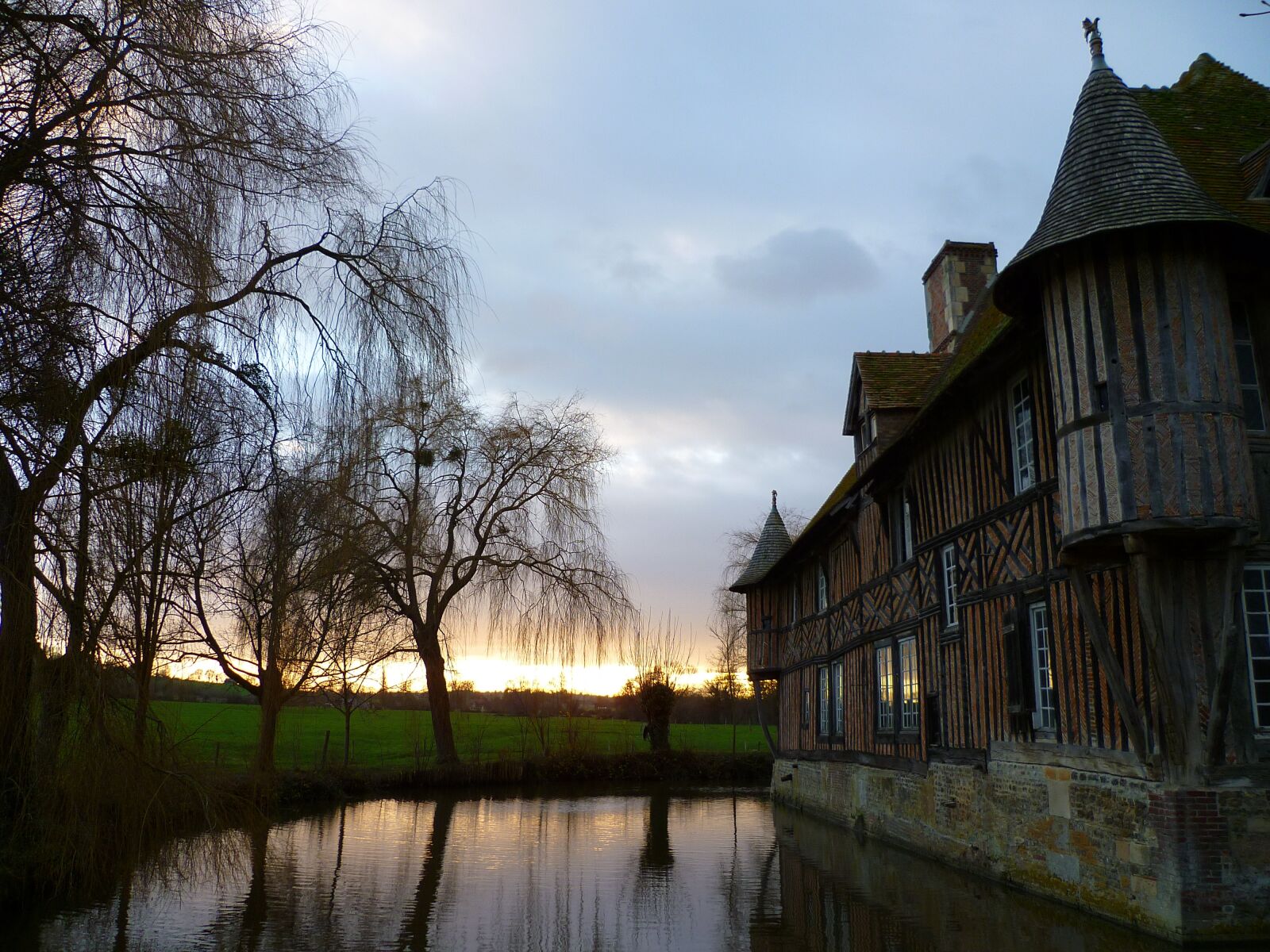 Panasonic DMC-FH1 sample photo. Castle, france, river photography