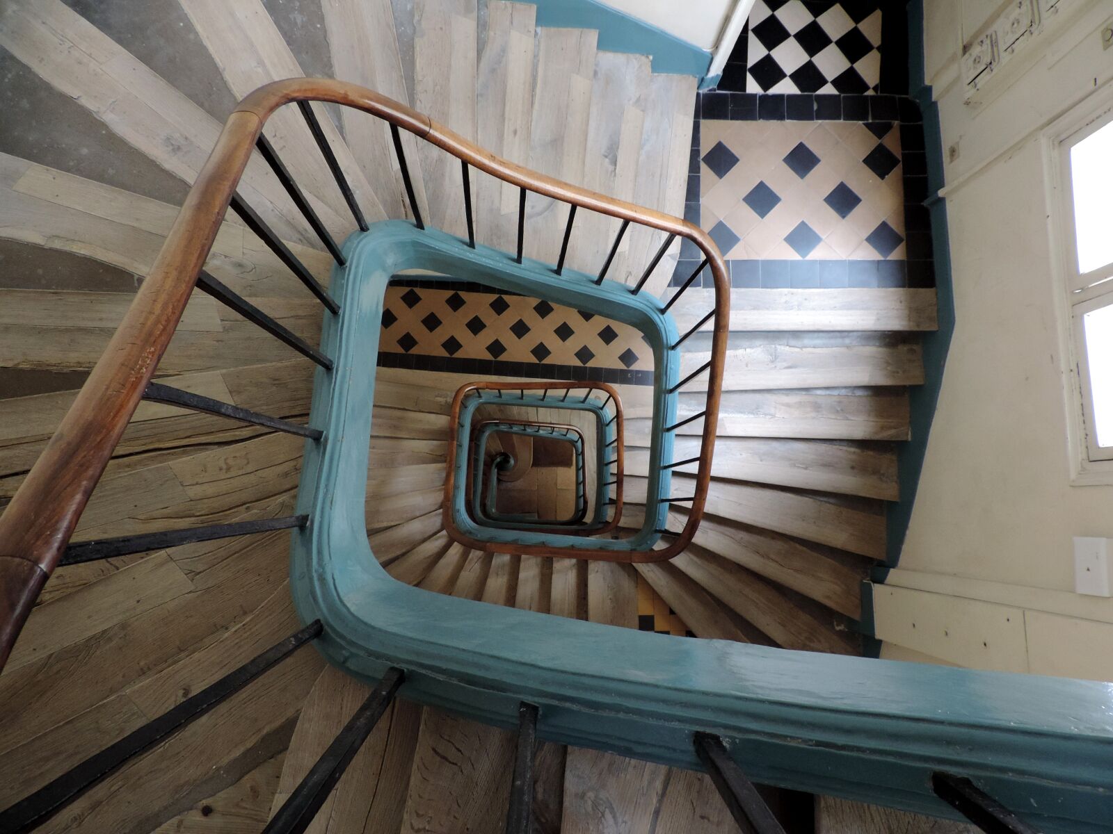 Nikon Coolpix P520 sample photo. Stairs, stairwell, architecture photography