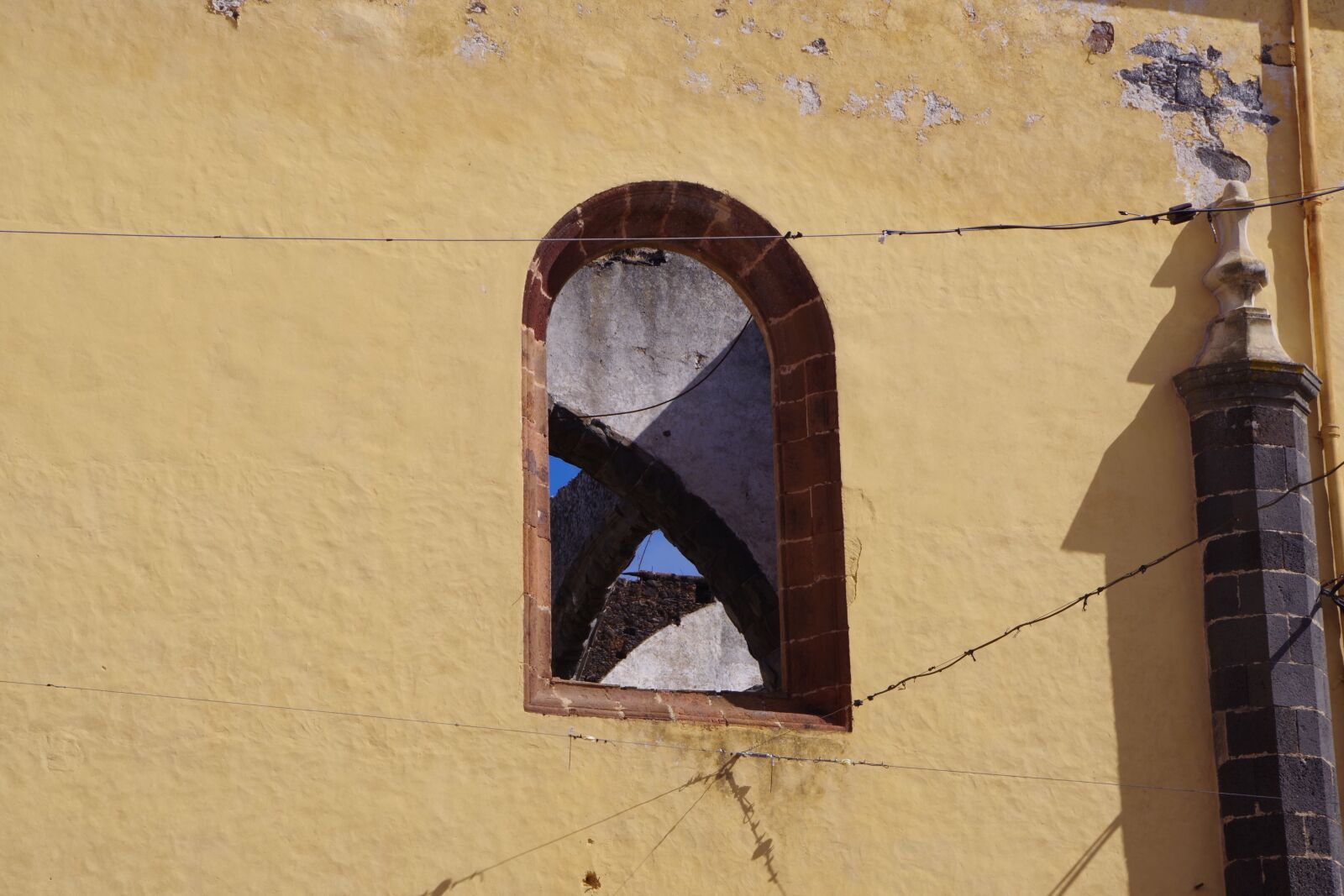 Pentax K-70 sample photo. Window, wall, facade photography
