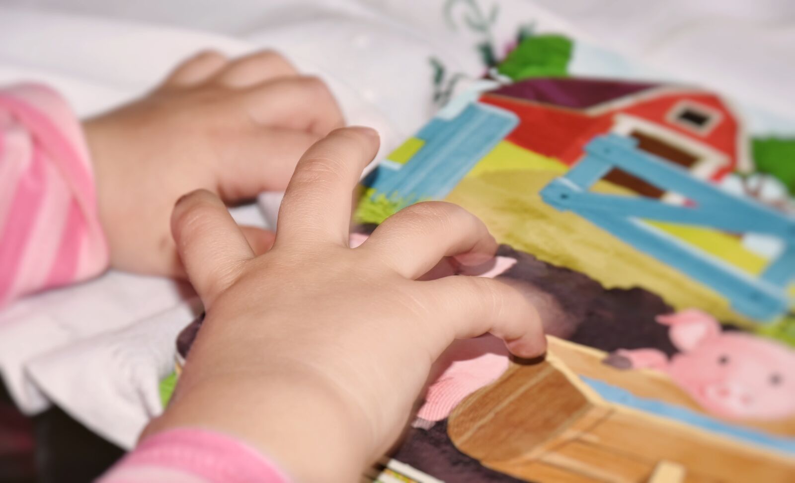 Nikon D7200 sample photo. Baby, hand, small child photography