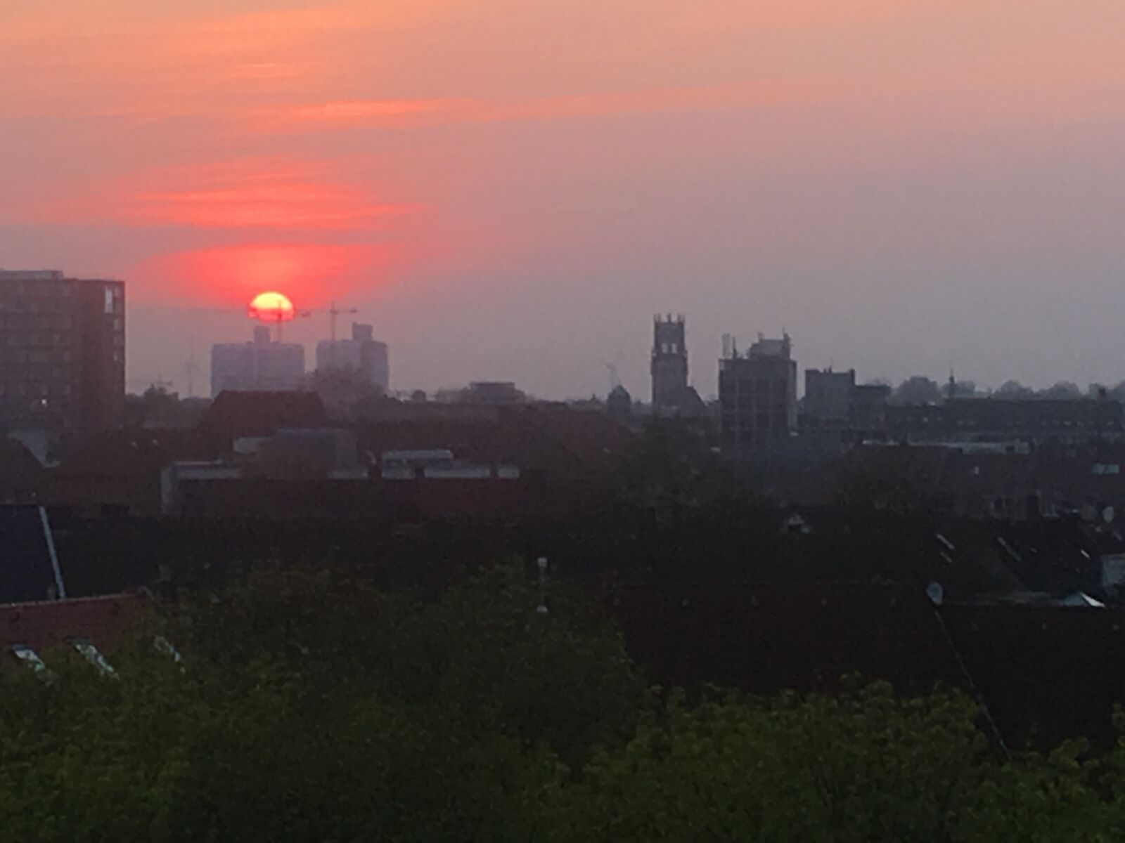 iPhone SE back camera 4.15mm f/2.2 sample photo. Münster, evening, sunset photography
