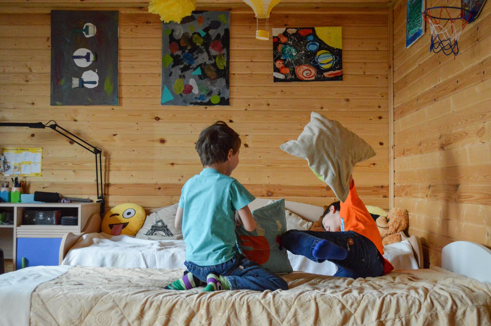 Nikon D3200 sample photo. Kids, games, pillow fight photography