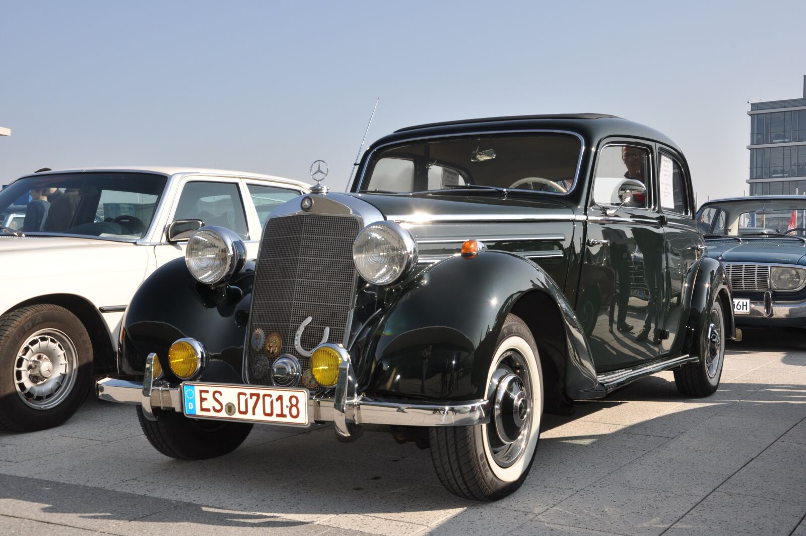 Nikon D5000 sample photo. Mercedes, car, monument photography