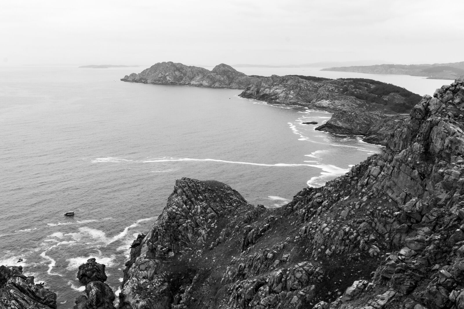 Canon EOS 550D (EOS Rebel T2i / EOS Kiss X4) + Canon EF-S 10-18mm F4.5–5.6 IS STM sample photo. Islands, cíes, galicia photography