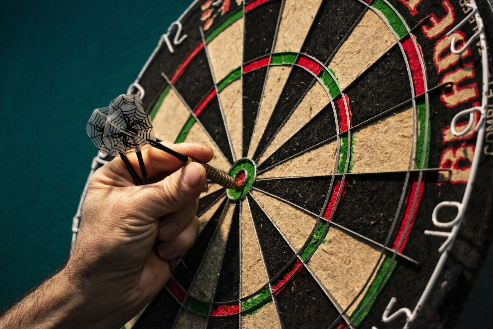 Nikon D3500 sample photo. Darts, entertainment, competition photography