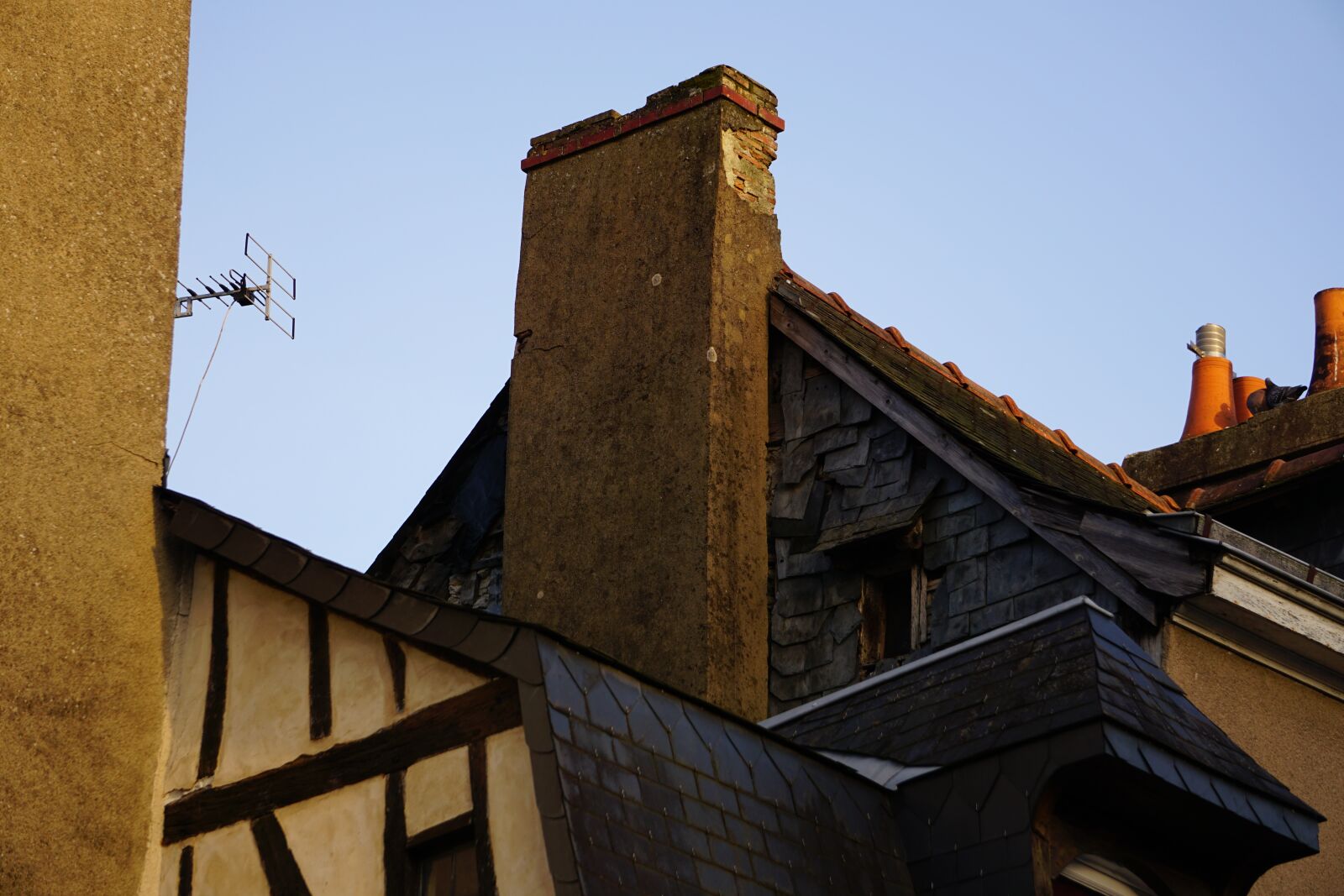 Sony a6000 sample photo. City, roof, building photography
