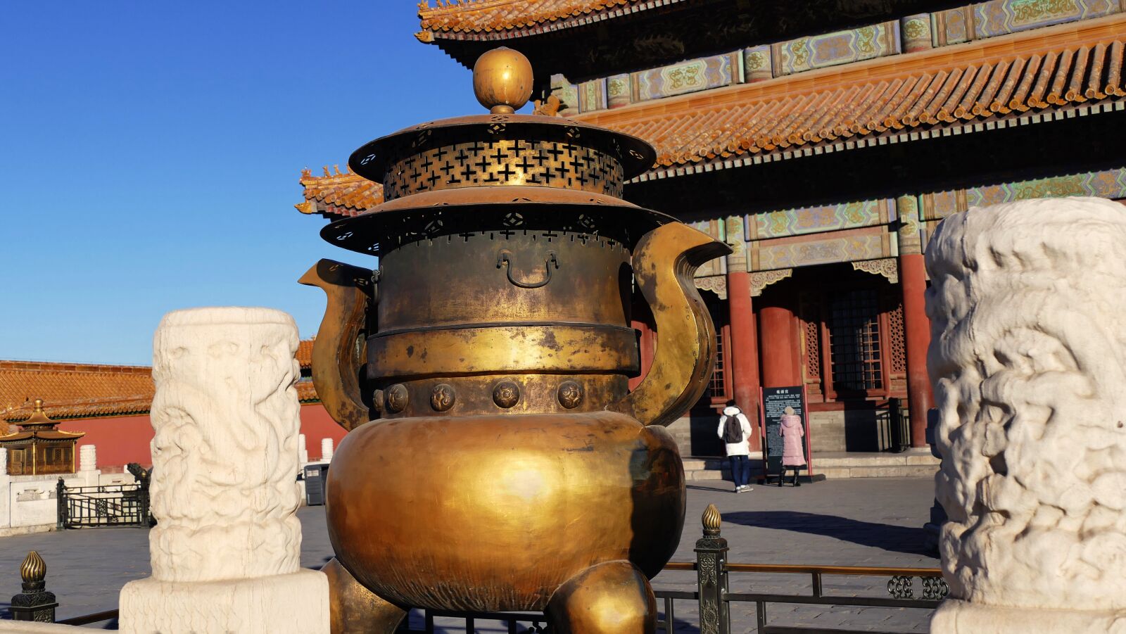 Panasonic Lumix DMC-FZ1000 sample photo. China, beijing, square photography