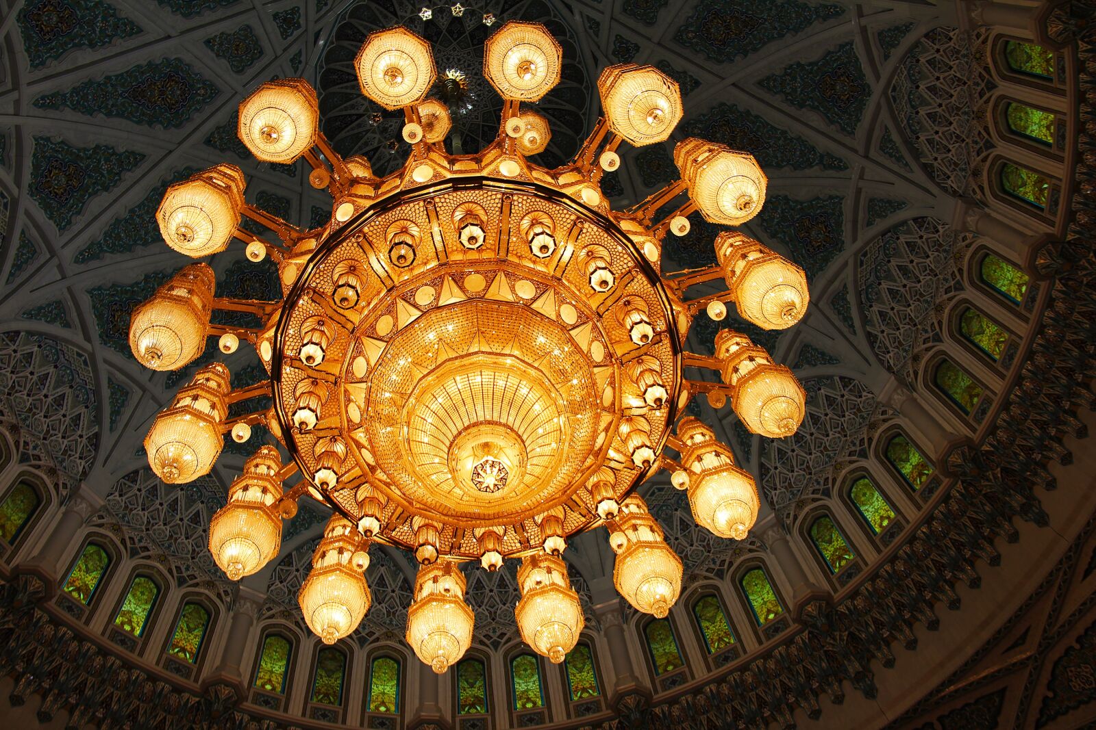 Canon EF-S 18-200mm F3.5-5.6 IS sample photo. Sultan qaboos grand mosque photography