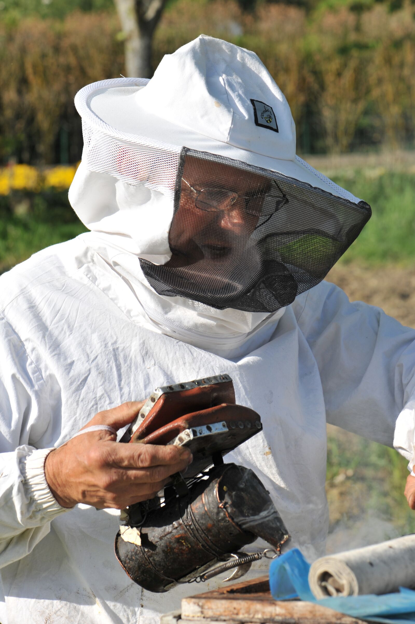 Nikon D3 sample photo. Bees, beekeeper, honey photography
