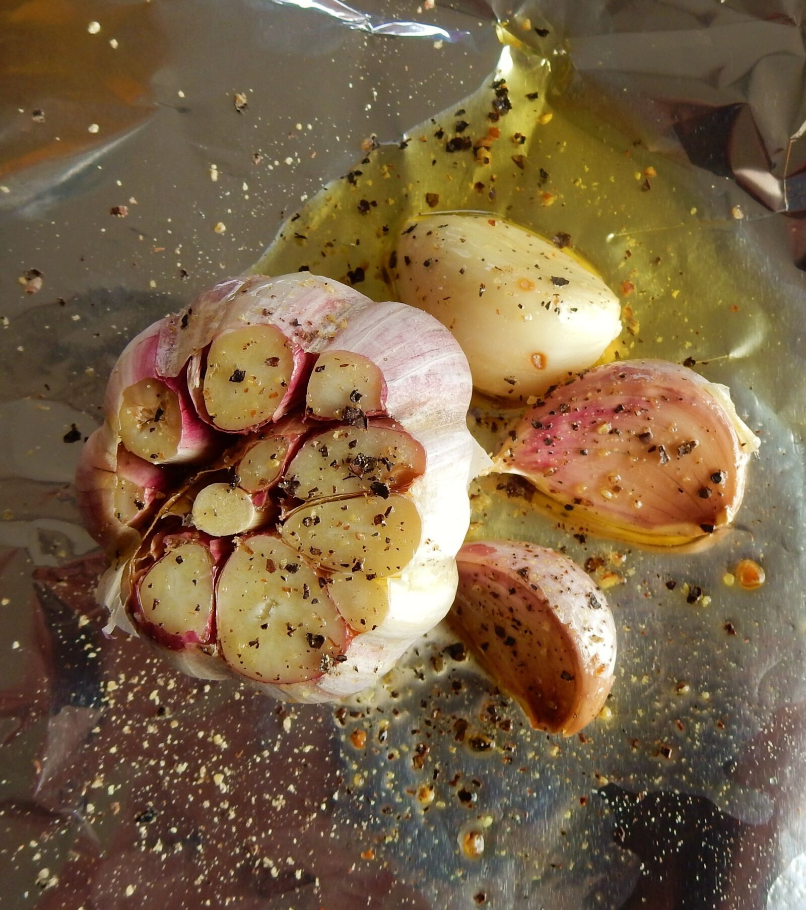 Nikon Coolpix S9900 sample photo. Garlic, roasted, oven photography
