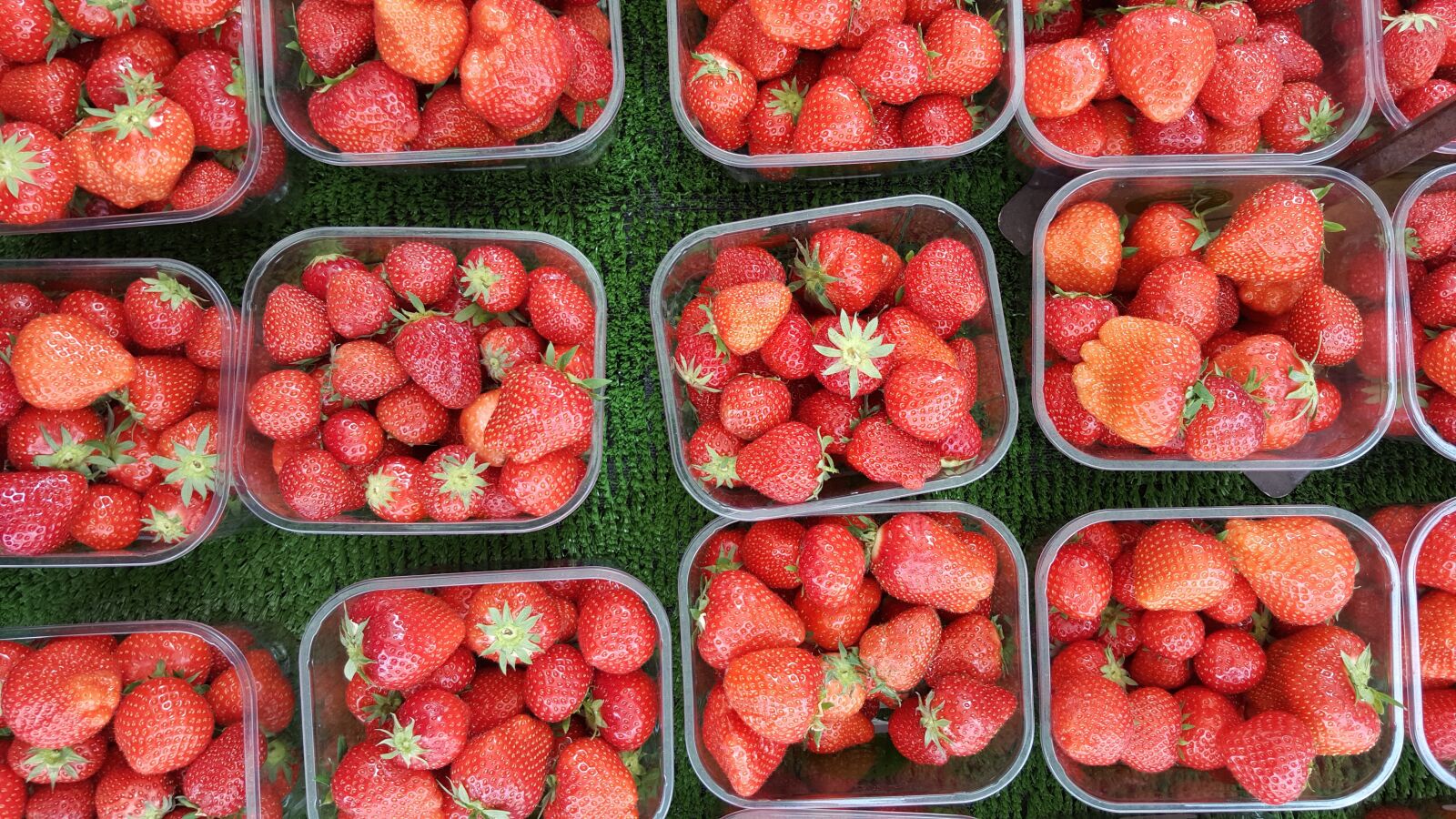 Samsung GALAXY S6 edge sample photo. Berries, boxes, edible photography