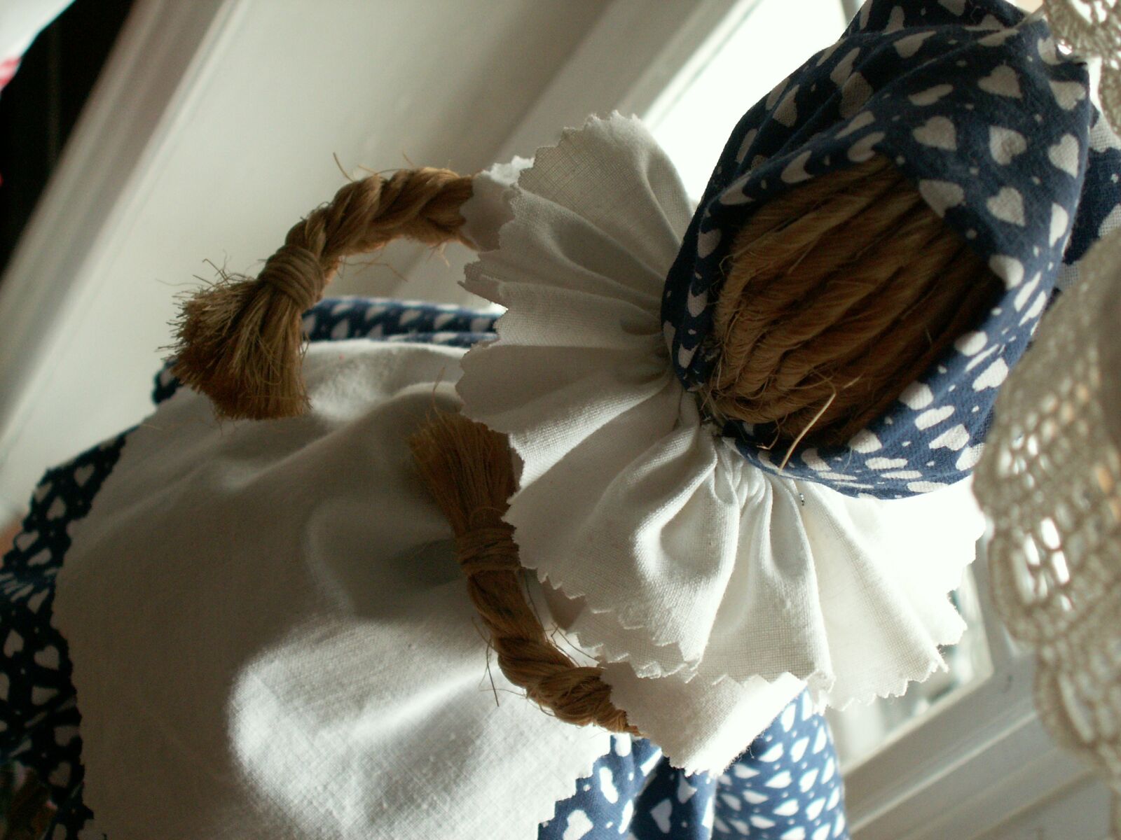 KONICA MINOLTA DiMAGE Z5 sample photo. Doll, blue, white photography
