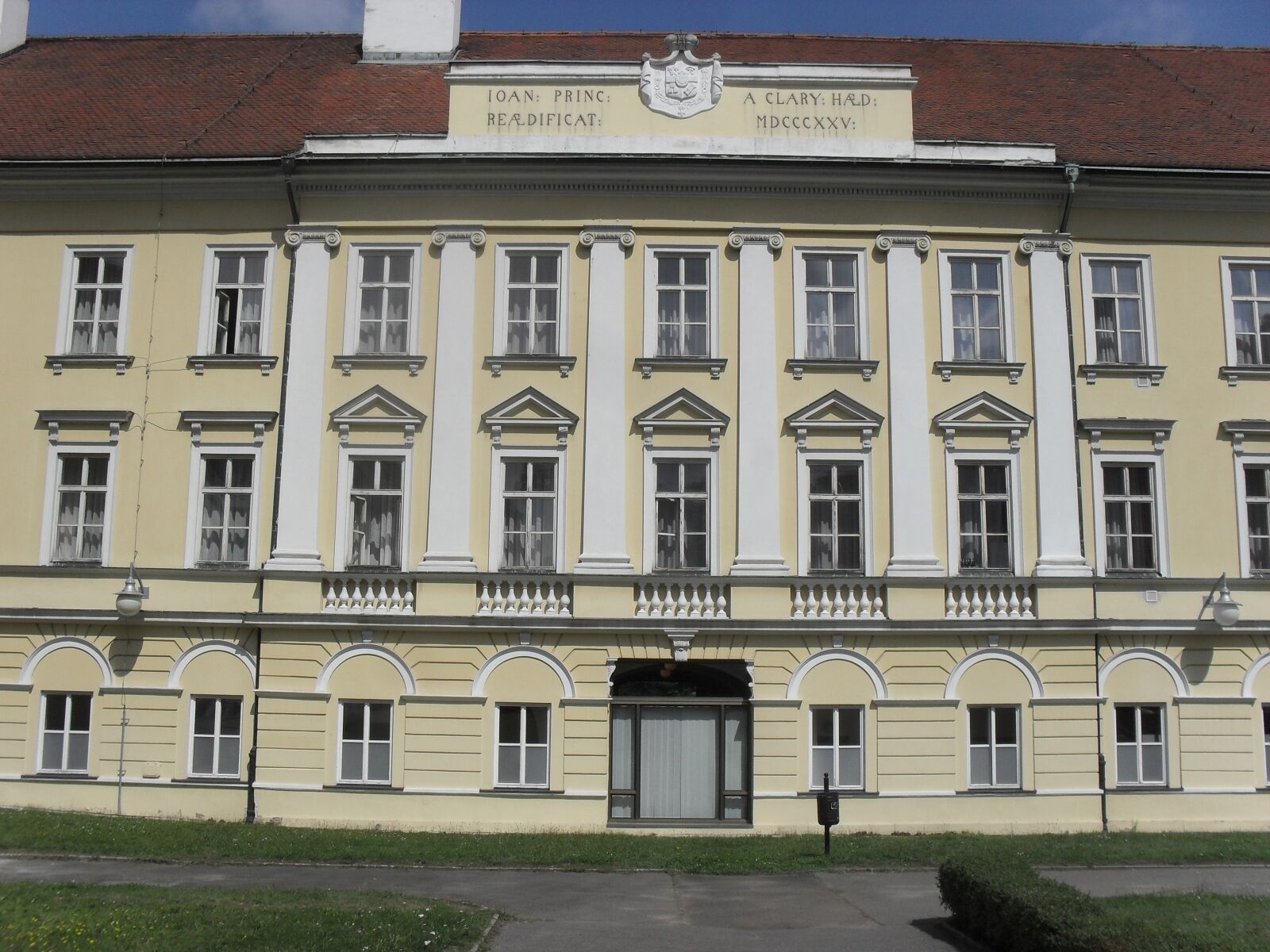 Samsung ES15 / VLUU ES15 /  SL30 sample photo. Teplice, beethoven, building photography