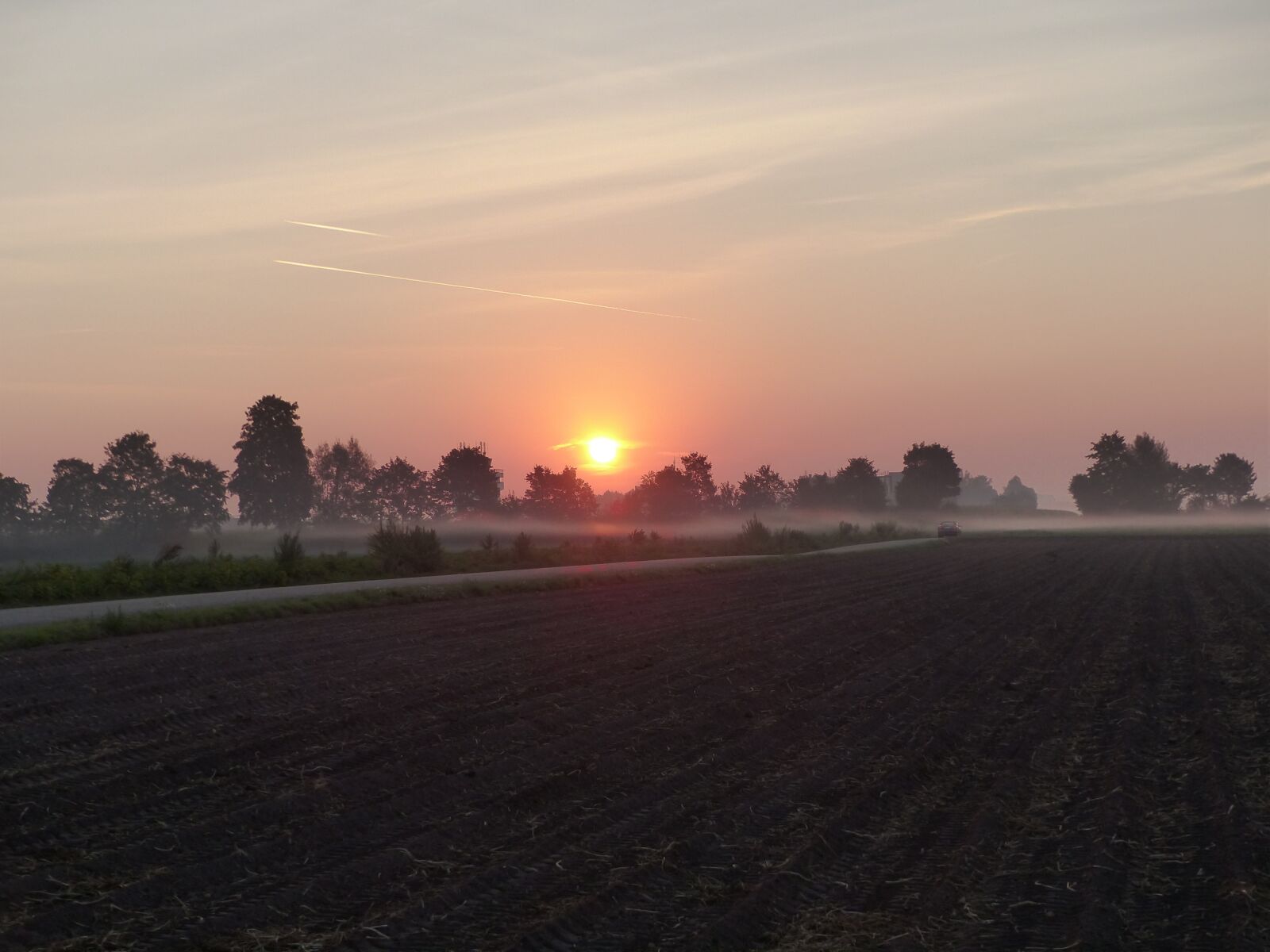 Panasonic Lumix DMC-FZ200 sample photo. Sunrise, fog, landscape photography