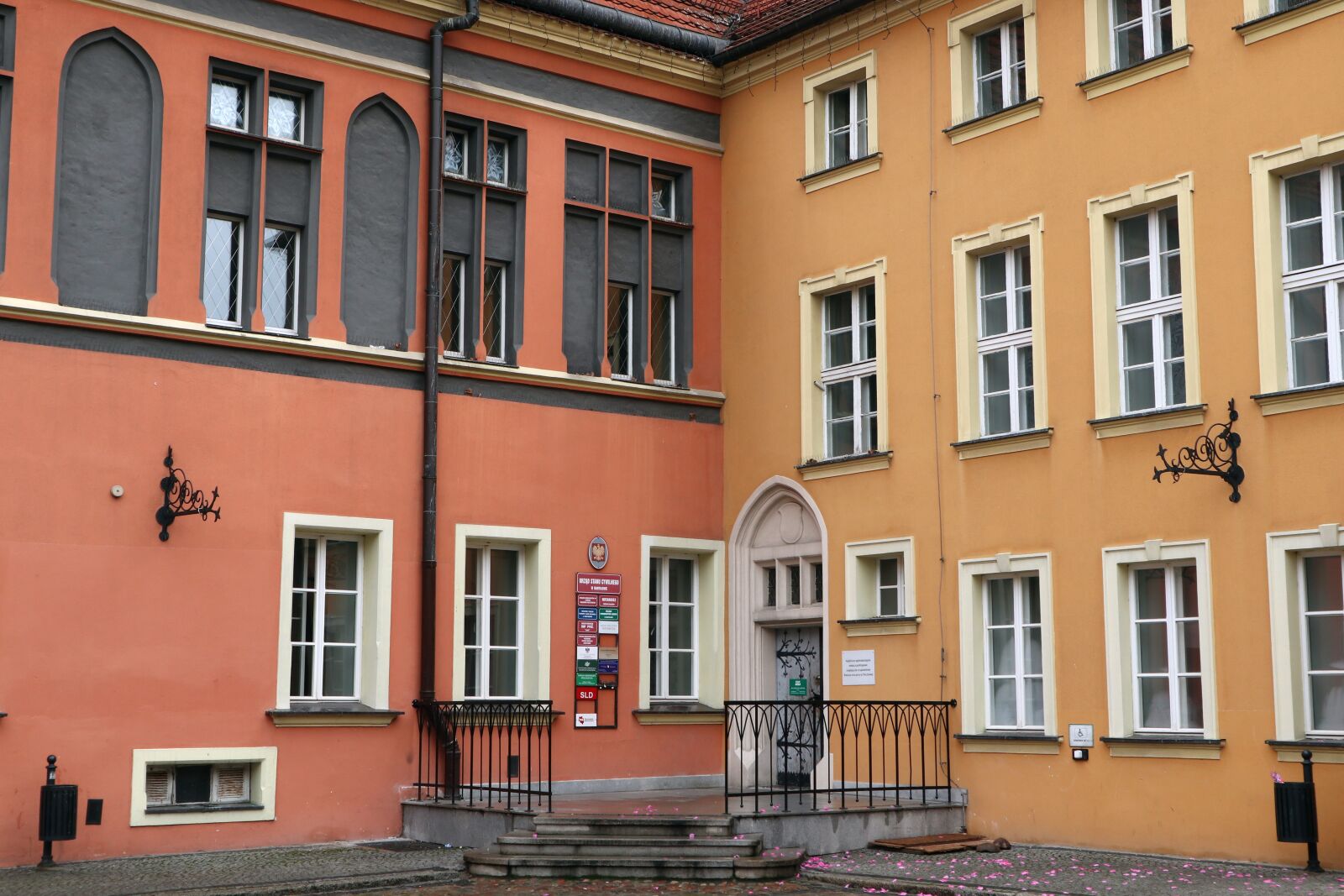 Canon EOS M100 sample photo. The town hall, the photography