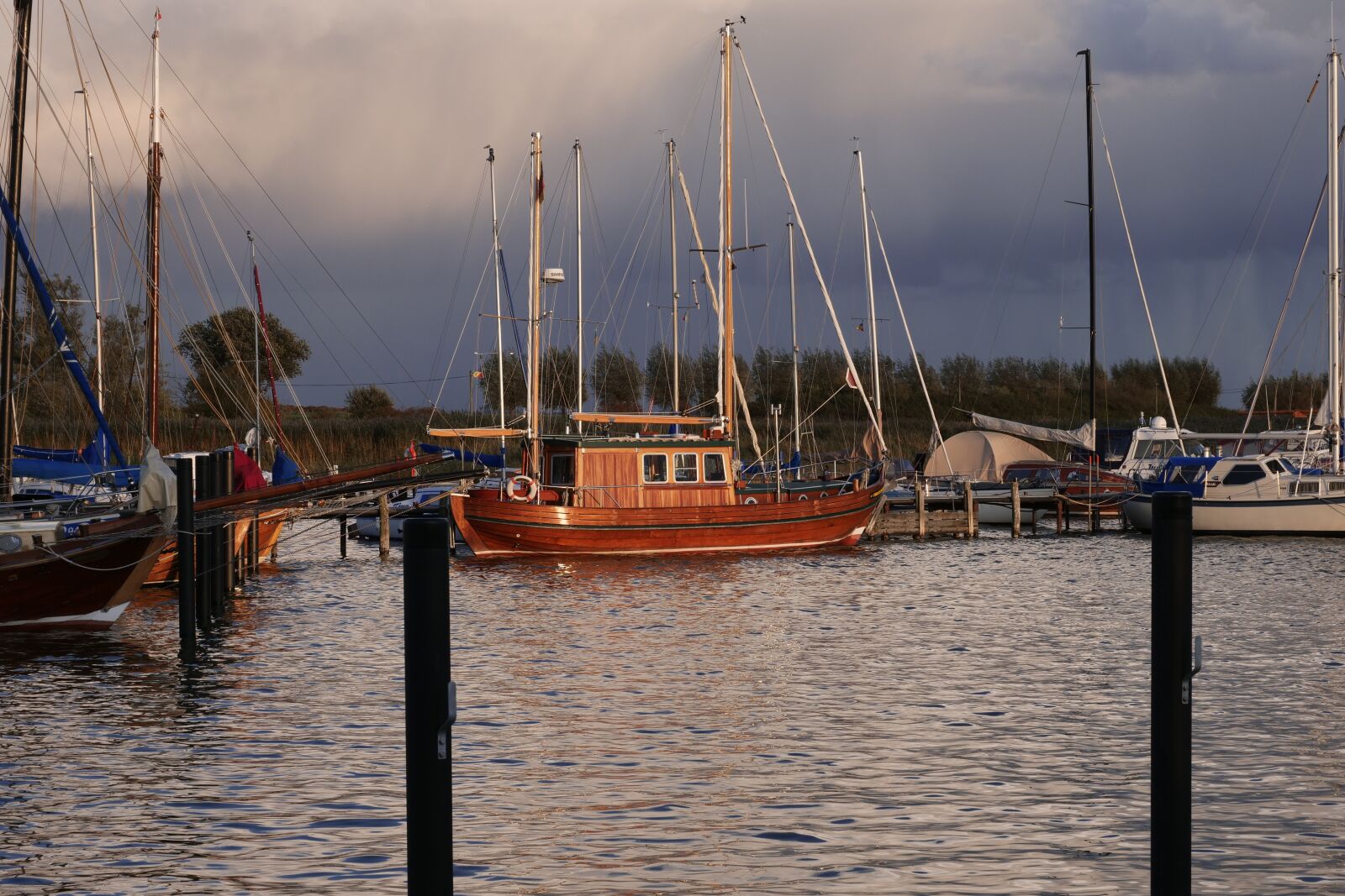 Panasonic Lumix DC-G9 sample photo. Autumn, port, sailing boats photography