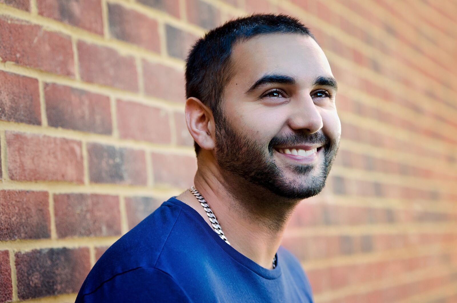 Nikon D7000 sample photo. Smile, blue, brickwall photography