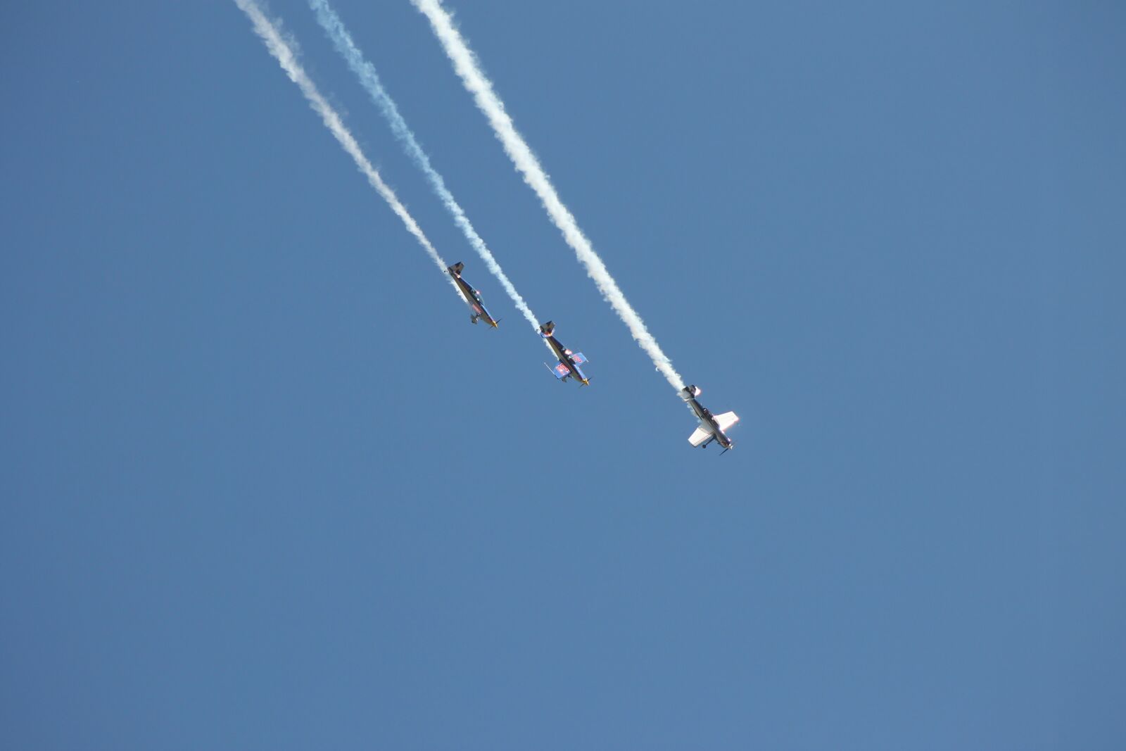 Canon EF 75-300mm f/4-5.6 sample photo. Flugshow, aerobatics, airpower photography