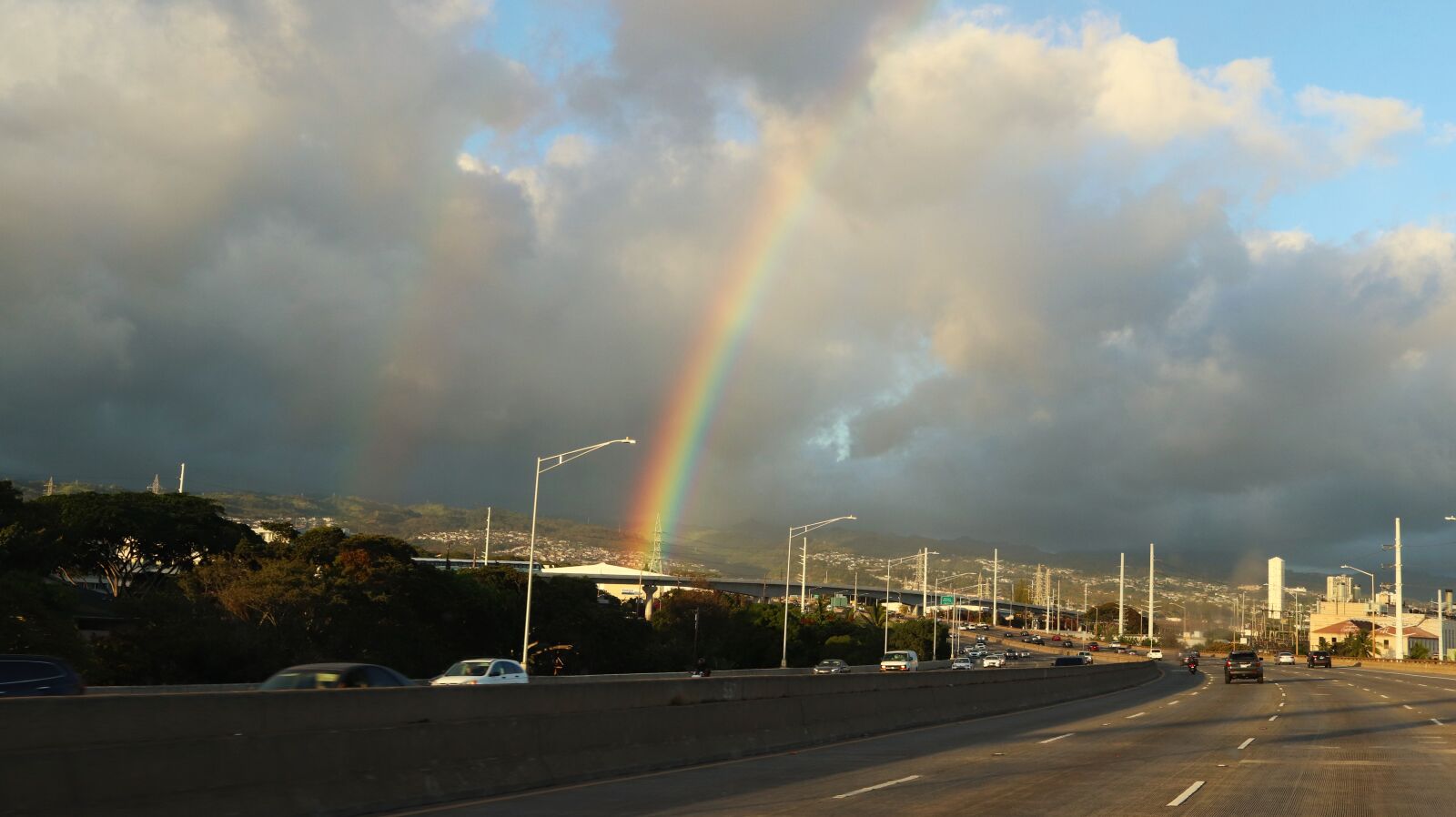 Canon EOS 800D (EOS Rebel T7i / EOS Kiss X9i) sample photo. O'ahu rainbow photography
