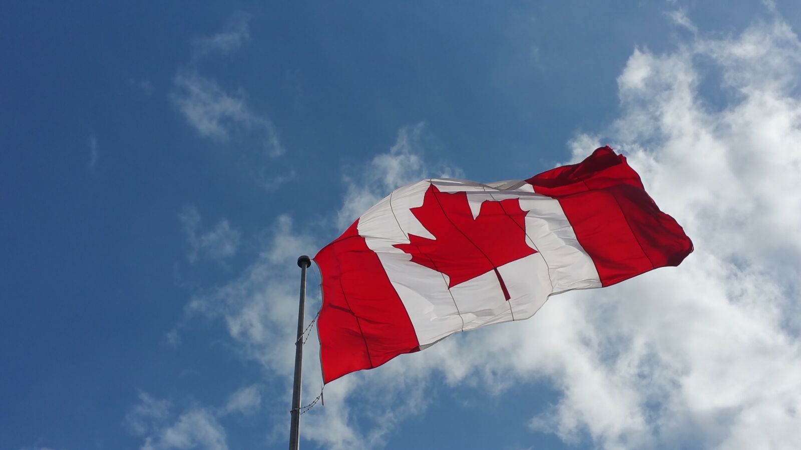 Samsung Galaxy Note4 sample photo. Canadian flag, canada, flag photography
