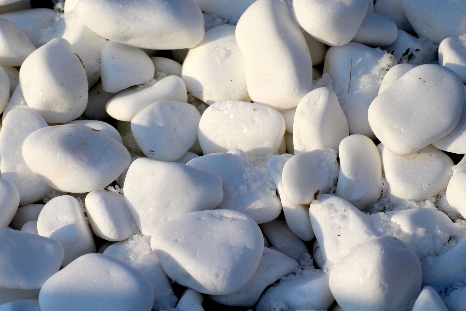 Canon EOS 1200D (EOS Rebel T5 / EOS Kiss X70 / EOS Hi) sample photo. Pebbles, white, the stones photography