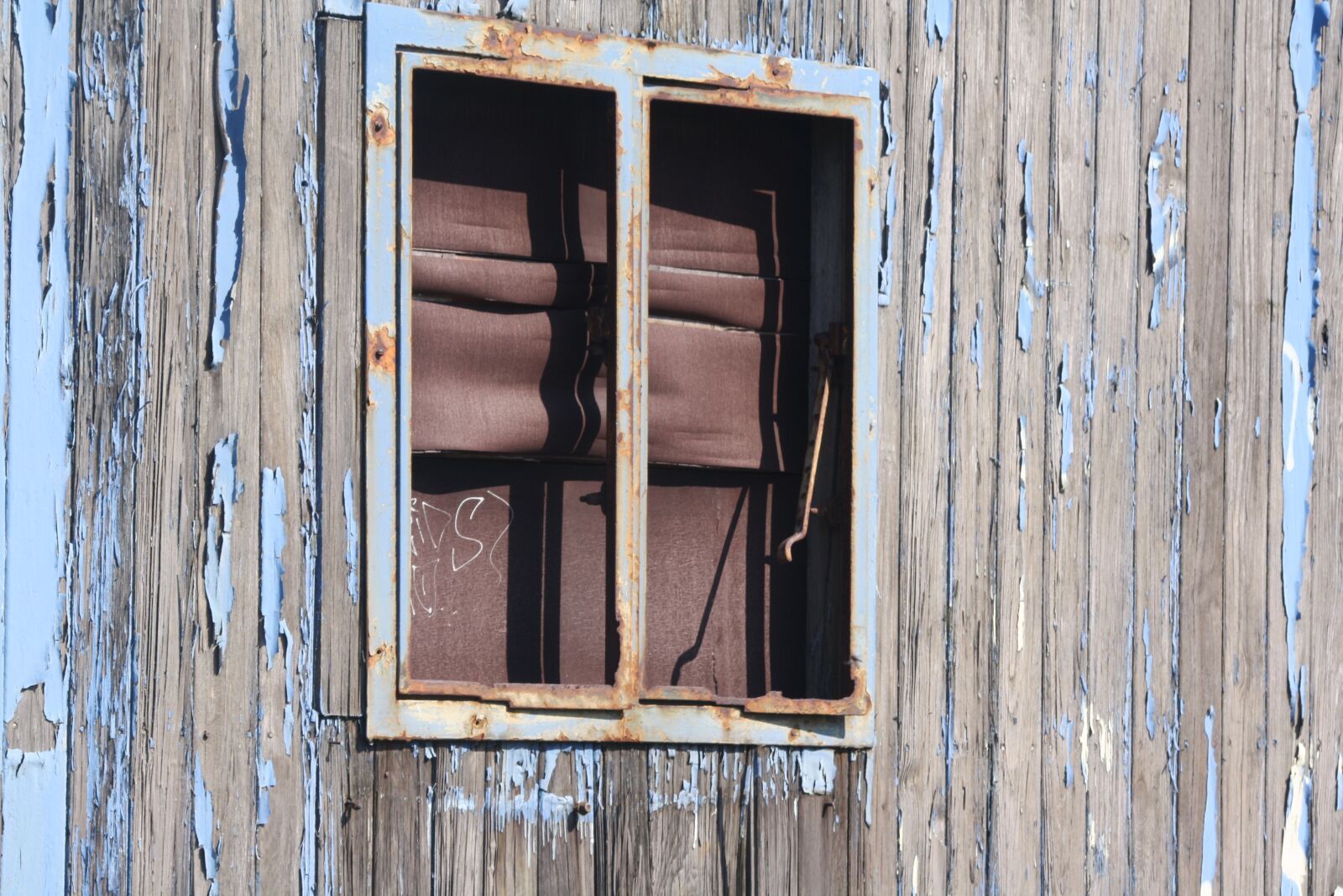 Canon EOS 1000D (EOS Digital Rebel XS / EOS Kiss F) sample photo. Lost places, barrack, abandoned photography