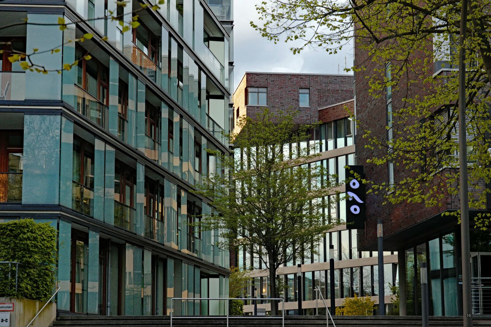 Vario-Elmar TL 1:3.5-5.6 / 18-56 ASPH. sample photo. Facade, glass facade, hamburg photography