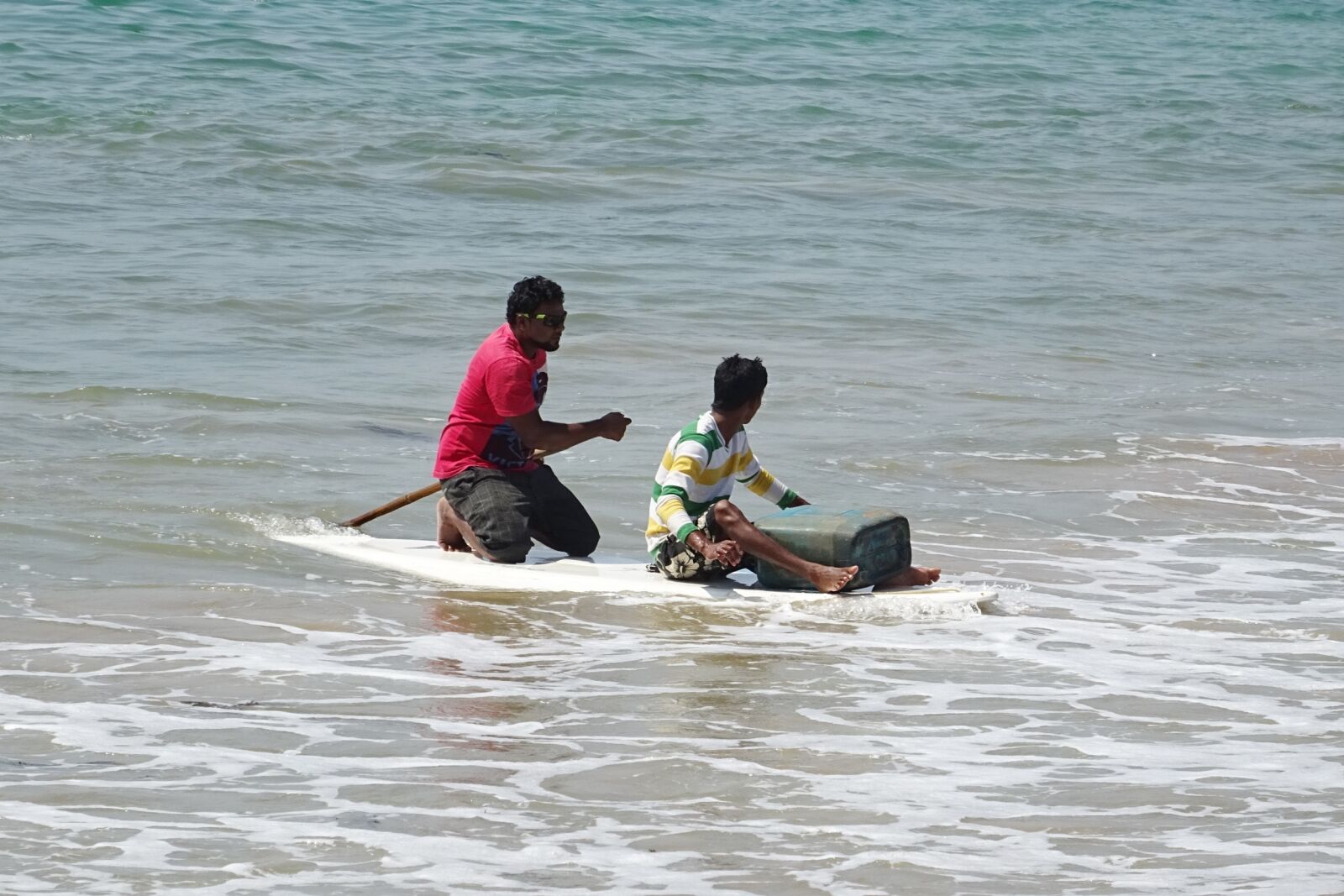 Sony DSC-HX60V sample photo. Sea, raft, rowing photography