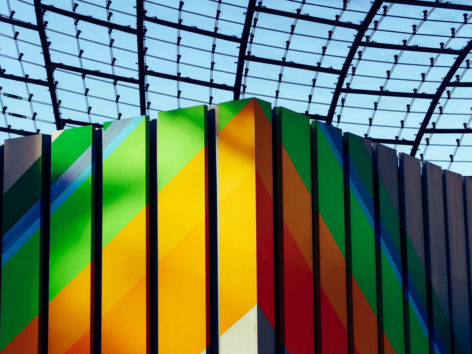 Panasonic Lumix DMC-FZ1000 sample photo. Glass roof, construction, color photography