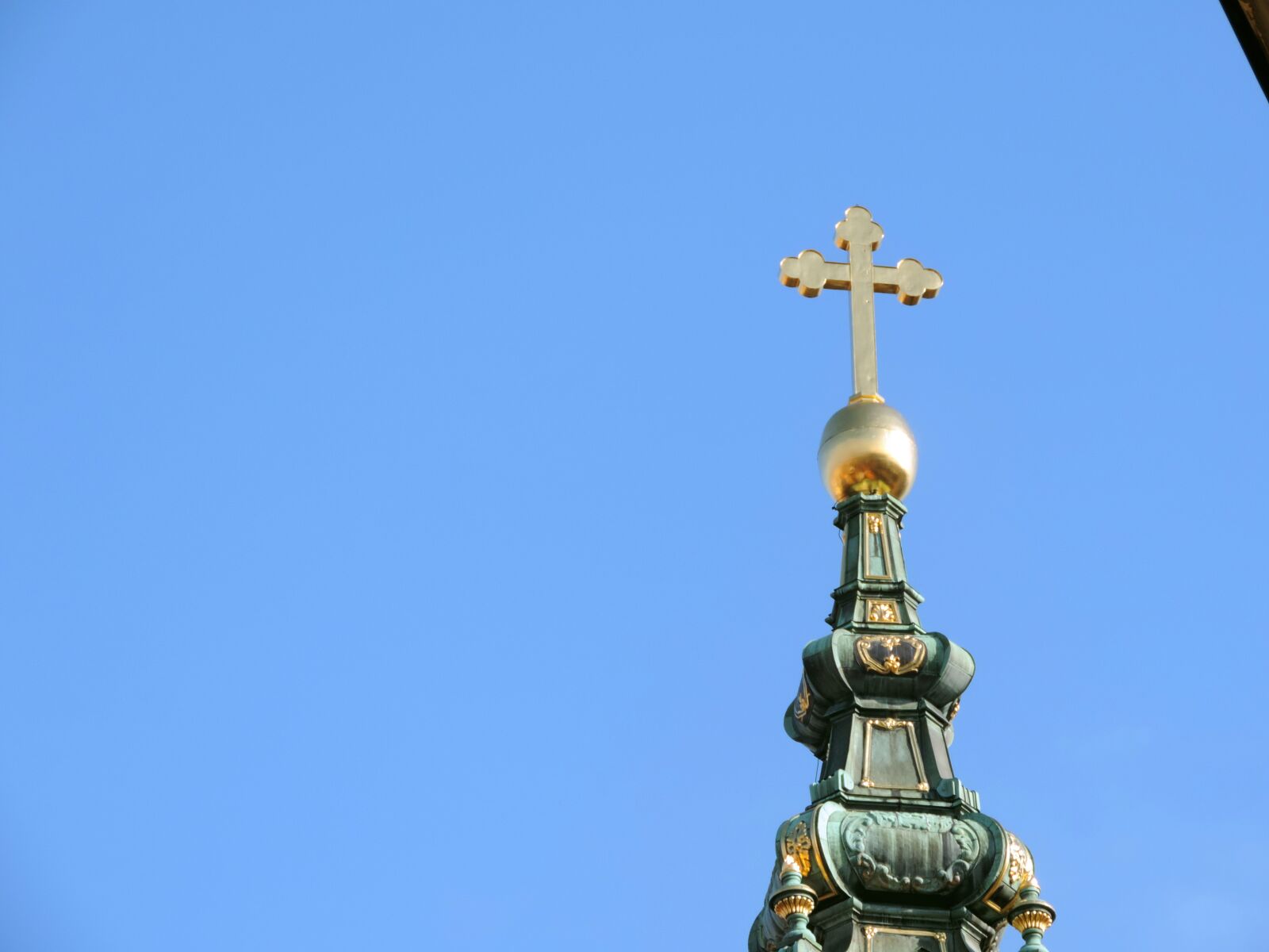 Nikon Coolpix P520 sample photo. Baroque, christianity, cross, gold photography