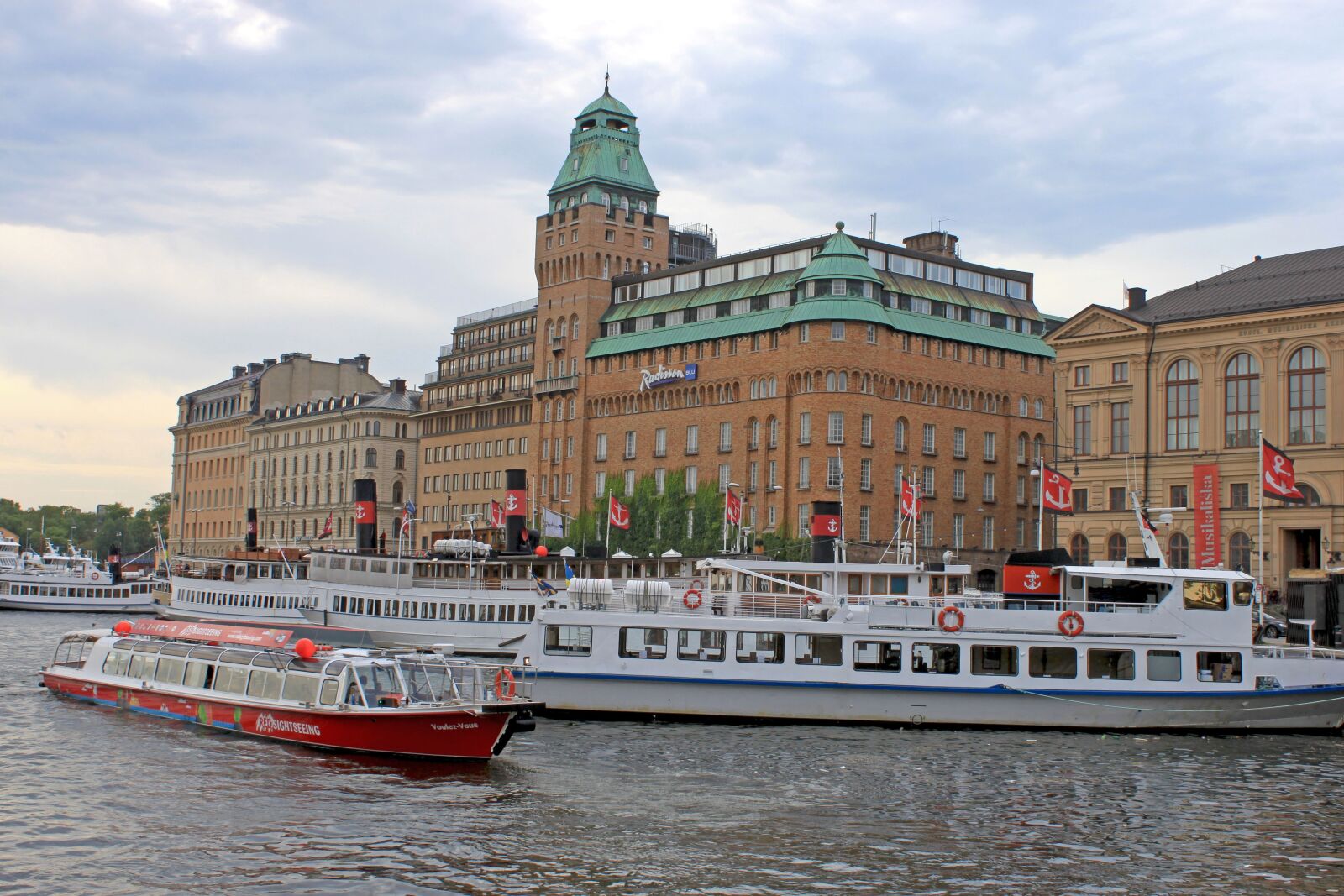 Canon EOS 500D (EOS Rebel T1i / EOS Kiss X3) sample photo. Sweden, stockholm, old town photography