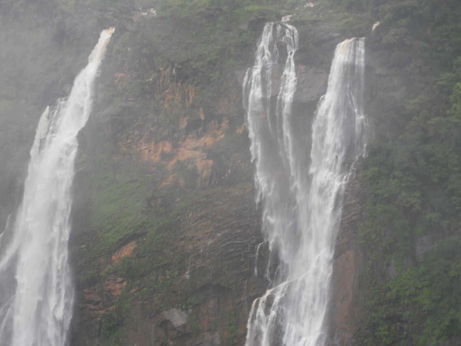 Samsung PL90/VLUU PL90 sample photo. Waterfall, river, rain photography
