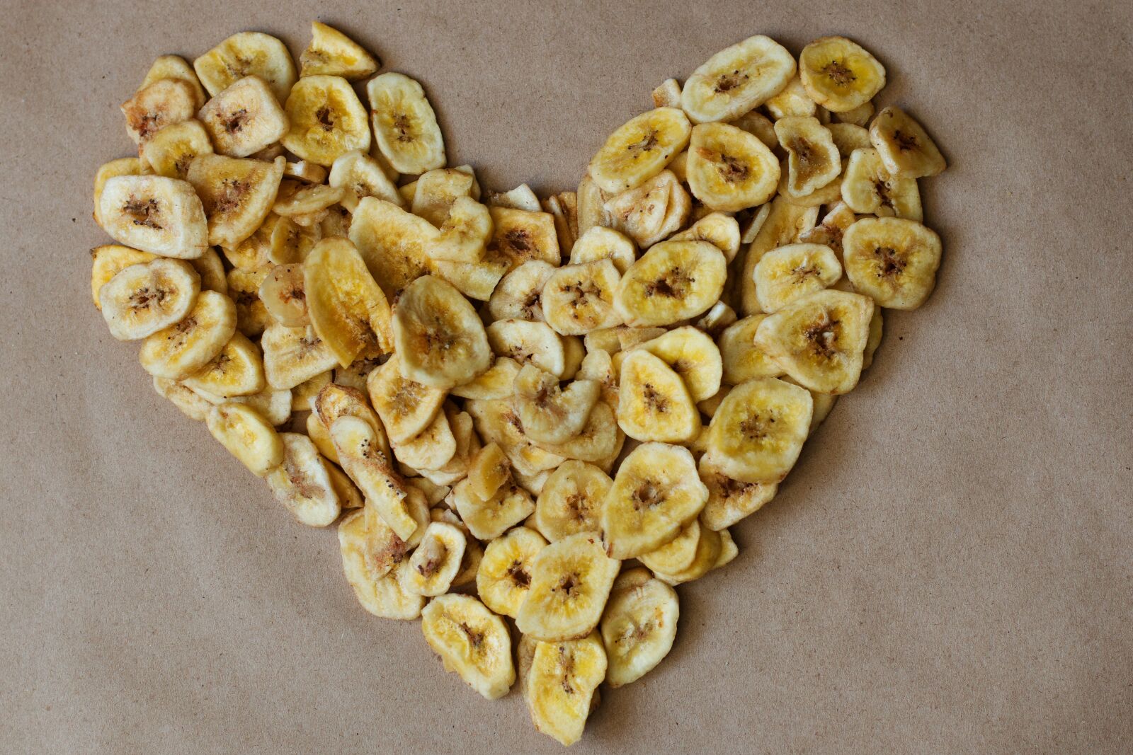 Canon EOS 70D + Canon EF 50mm F1.4 USM sample photo. Banana, dried, chips photography