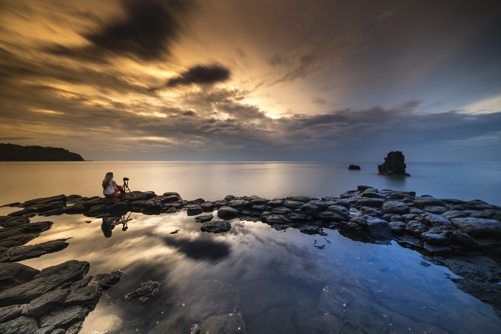 Voigtlander ULTRA WIDE-HELIAR 12mm F5.6 III sample photo. Volcanic rock, coral, adventure photography