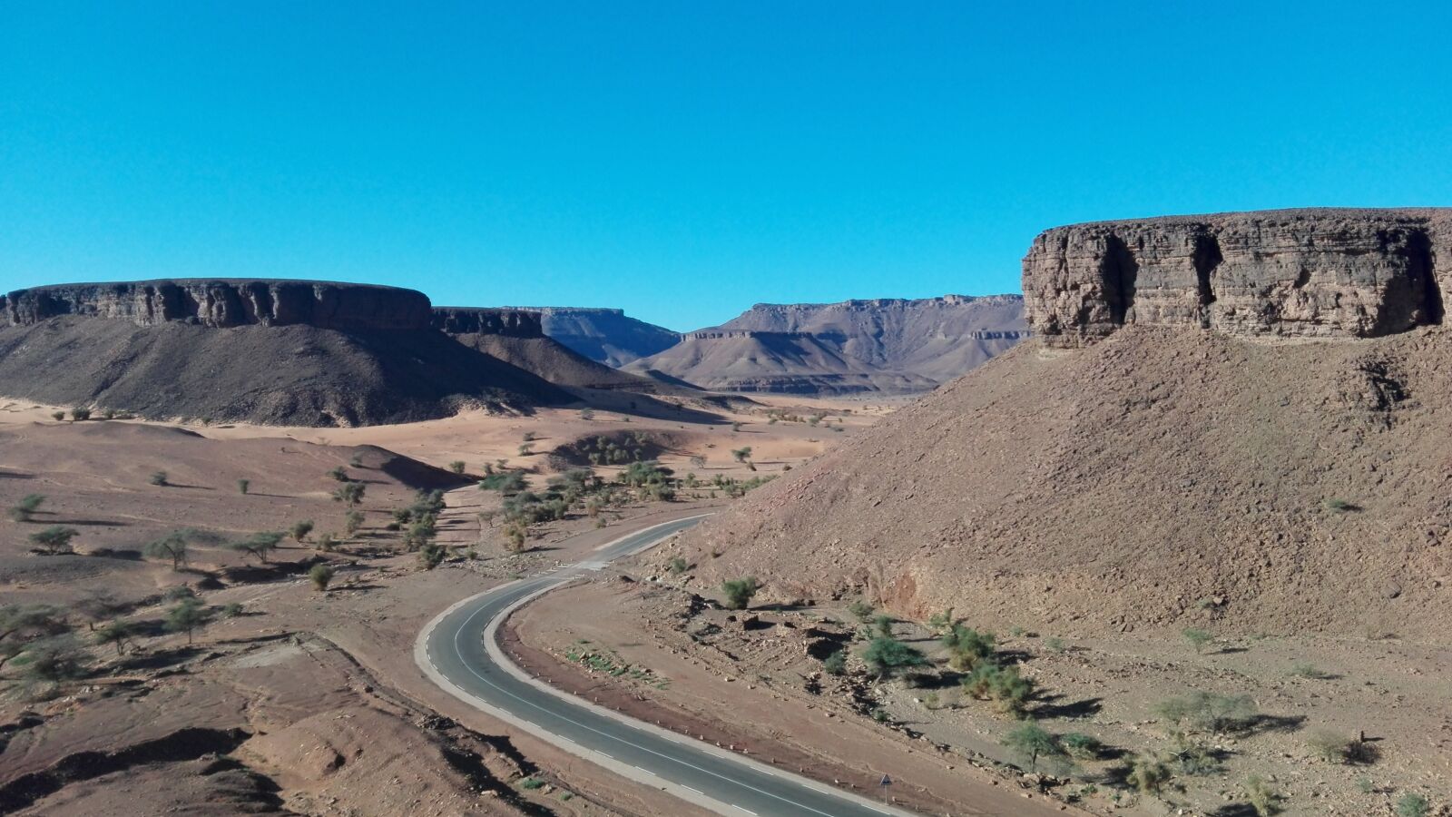 HUAWEI P8 Lite sample photo. Road, mauritania, desert photography
