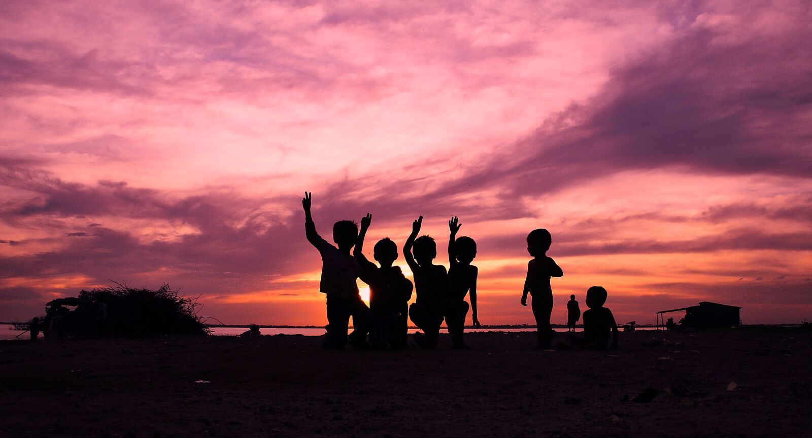 Canon EOS 400D (EOS Digital Rebel XTi / EOS Kiss Digital X) sample photo. Children, sunset, silhouette photography