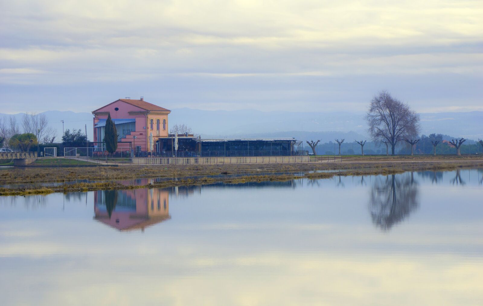 Sony E 55-210mm F4.5-6.3 OSS sample photo. Landscape, lake, parc de photography