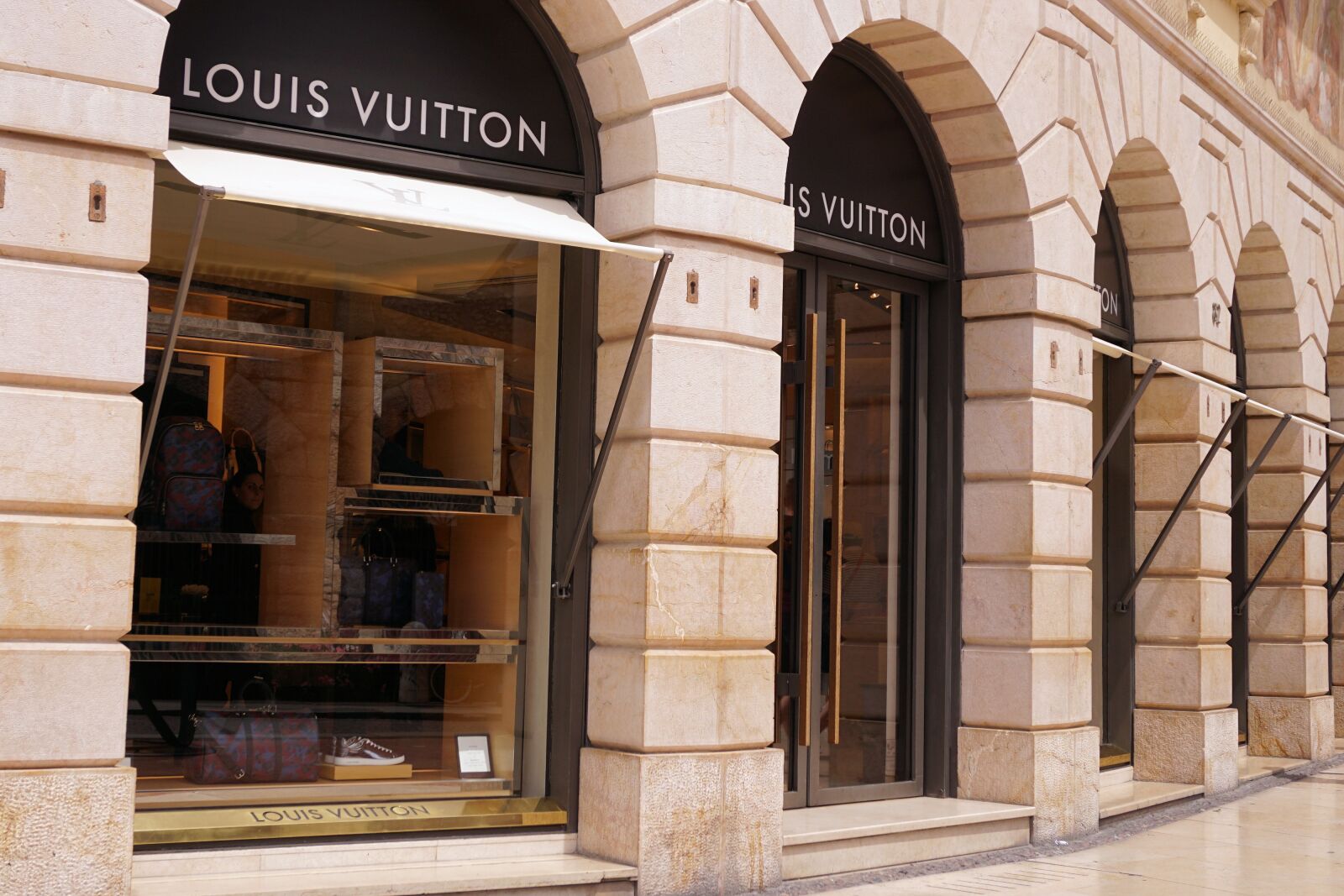 Sony a6000 sample photo. Luxury, luxury license, shopping photography
