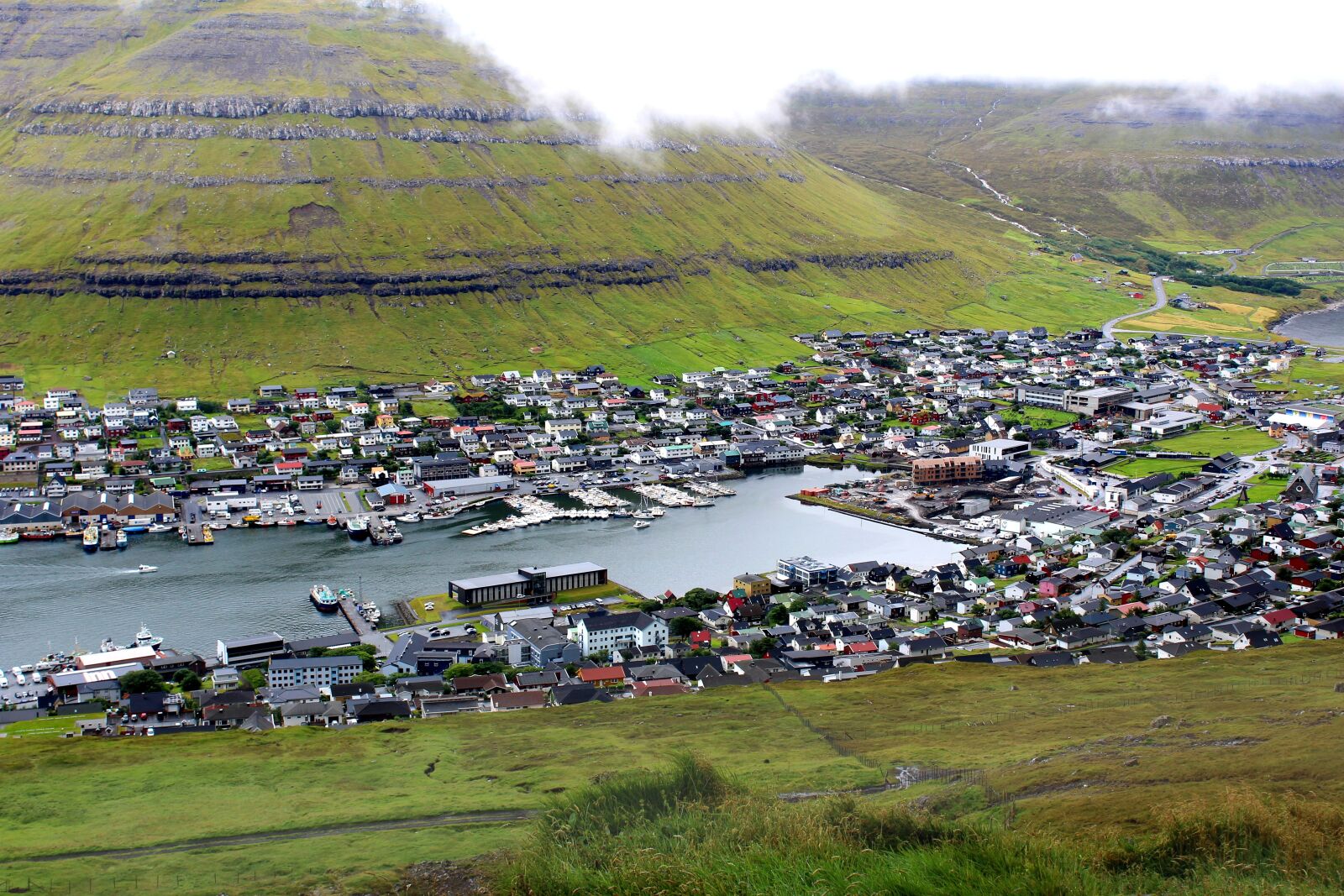Canon EOS 1300D (EOS Rebel T6 / EOS Kiss X80) sample photo. Klaksvig, klaksvik, faroese town photography