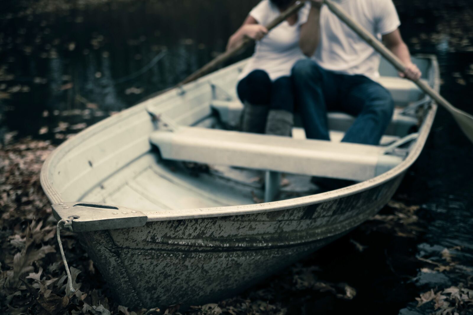 Canon EOS 5D Mark II sample photo. Boat, lake, leaves photography