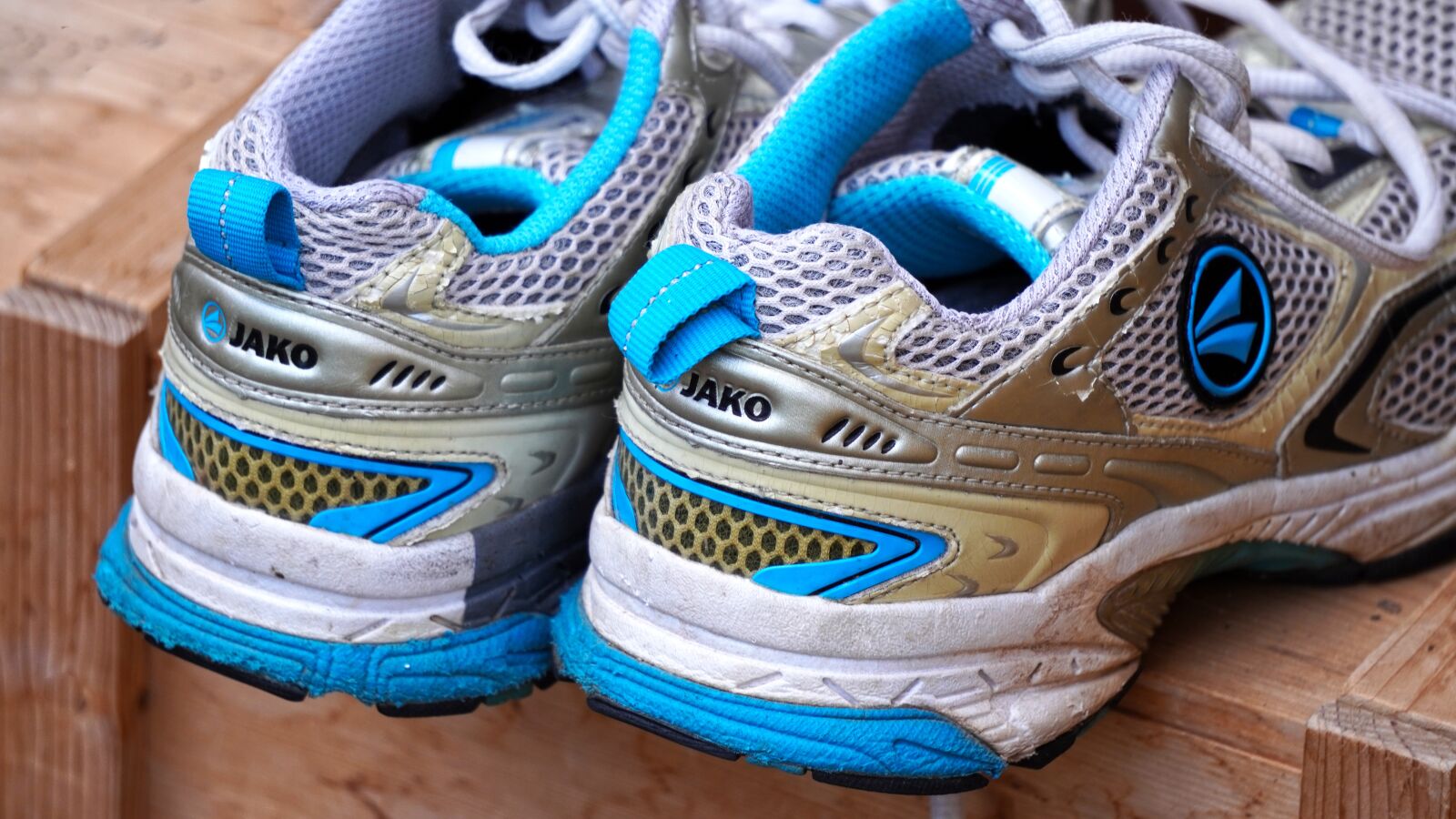 Sony E 55-210mm F4.5-6.3 OSS sample photo. Sports shoes, shoes, run photography