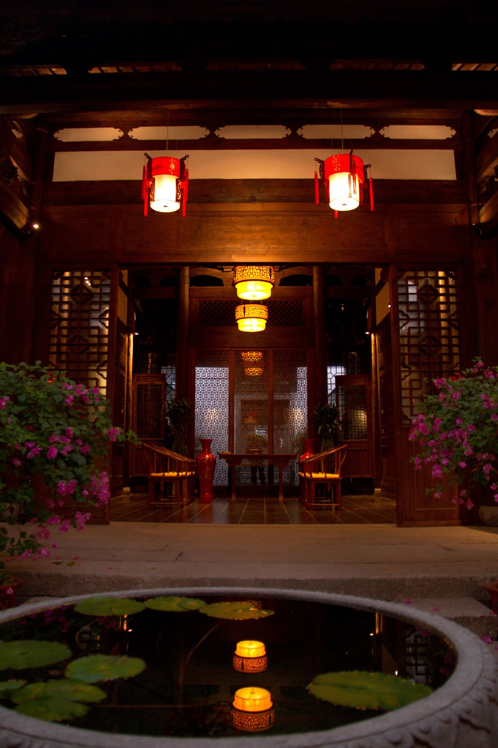 Canon EF-S 18-200mm F3.5-5.6 IS sample photo. China, ancient architecture, night photography