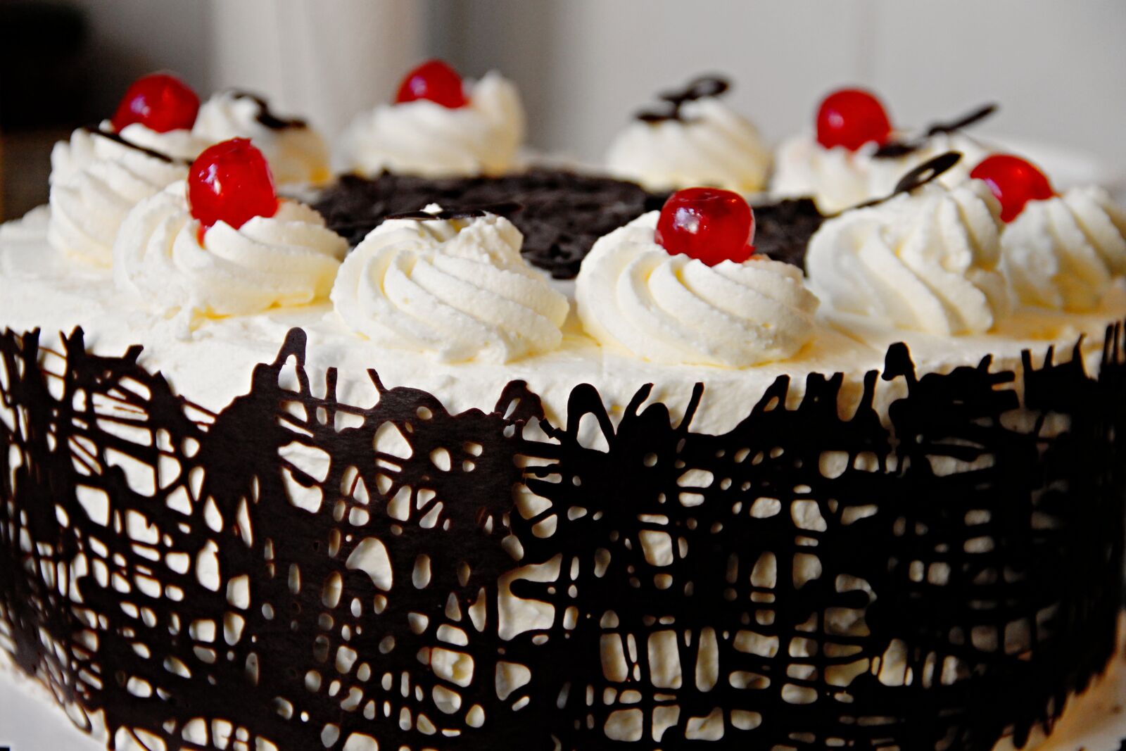 Canon EOS 1100D (EOS Rebel T3 / EOS Kiss X50) sample photo. Cake, cream cake, cherry photography